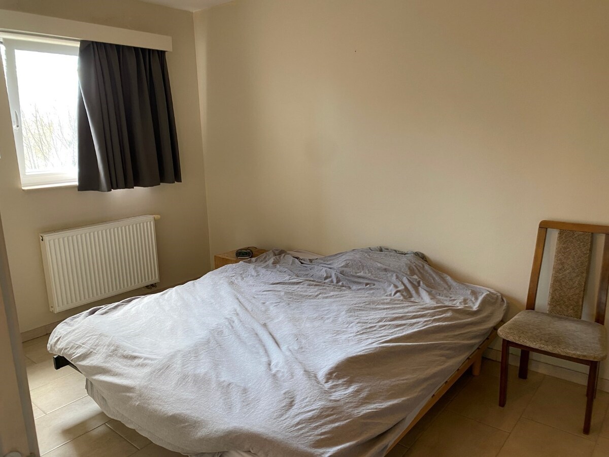 Eigentijds appartement met  autostaanplaats en kelder. Geen vaste kosten. 