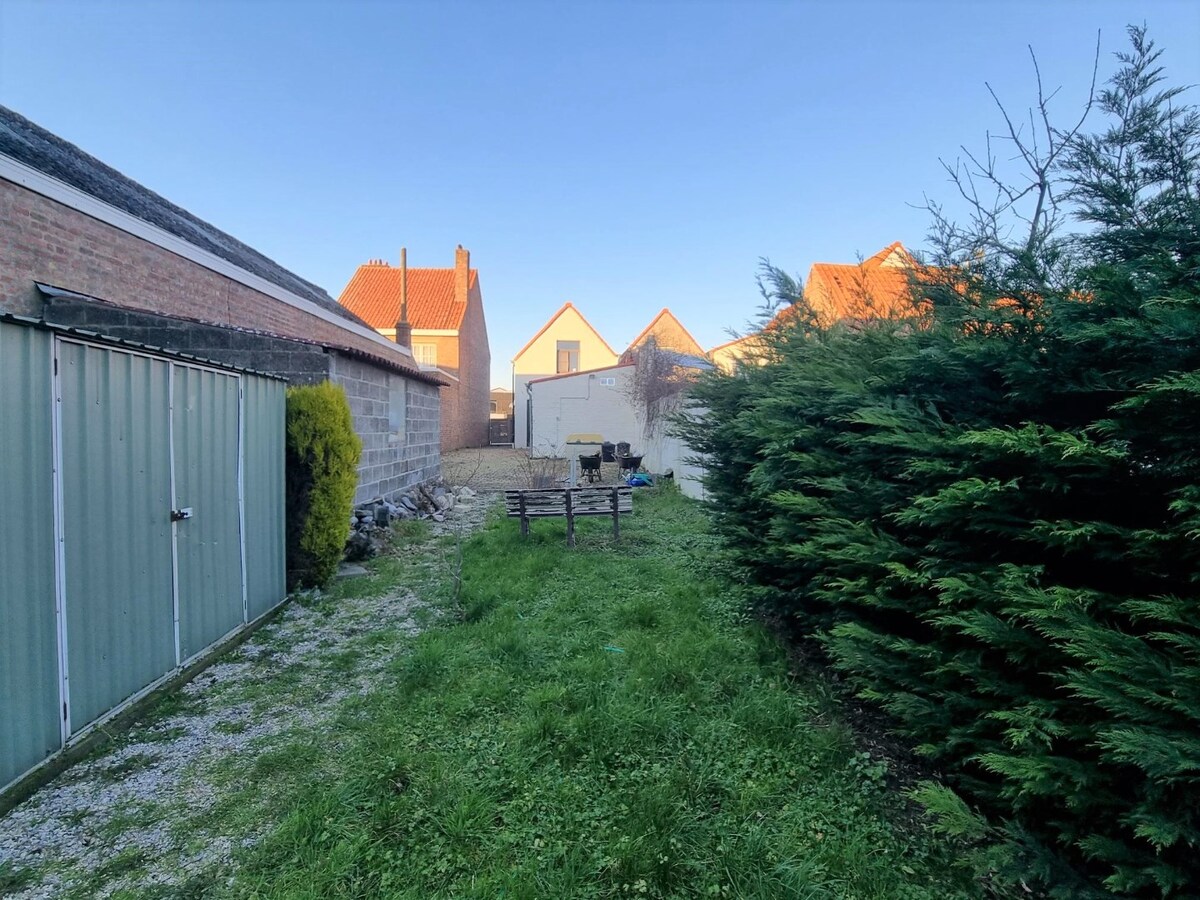 Halfopen woning op mooi perceel te Meetkerke 