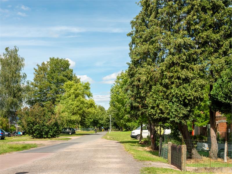 Instapklare hoekwoning met garage in groene rand van Gent 
