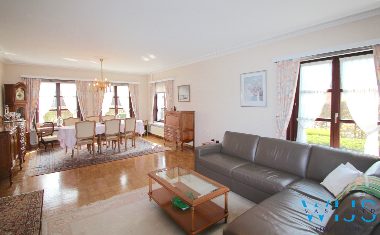 Prachtige instapklare en ruime woning op 1547m²  te OOSTEEKLO 