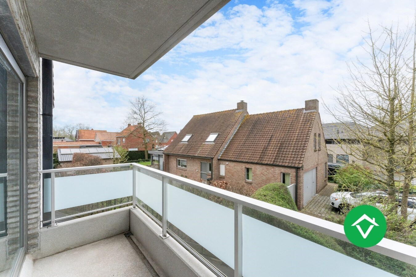 Instapklaar appartement met 2 slaapkamers en grote terrassen te Leke 