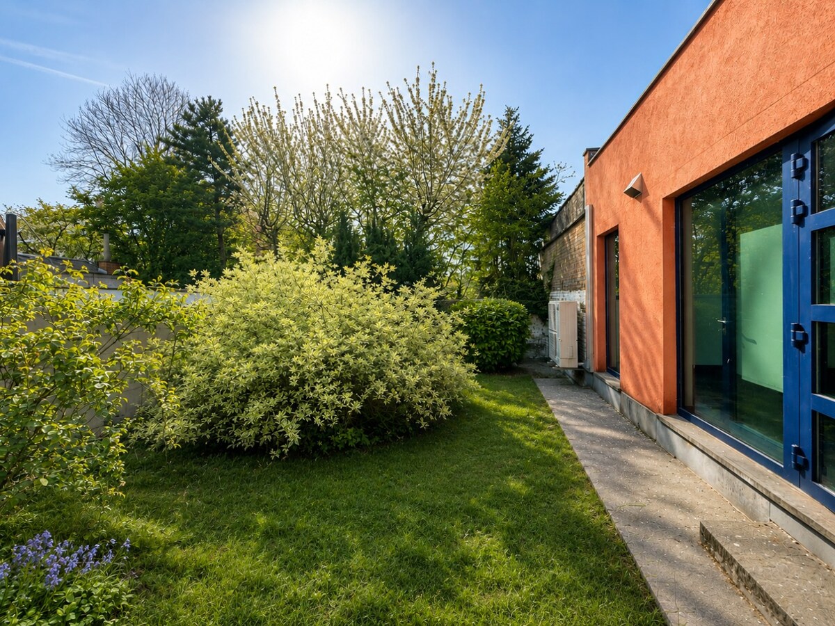 À Dottignies : surface commerciale modulable de ±116 m² avec jardin et excellente visibilité ! 