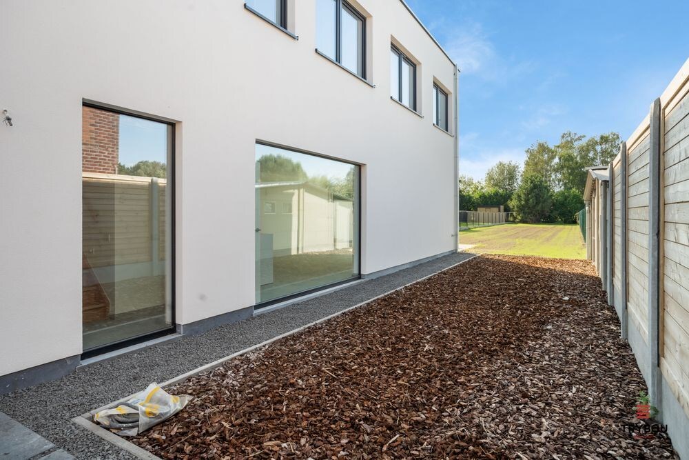 Moderne halfopen nieuwbouwwoning met 3 slaapkamers 