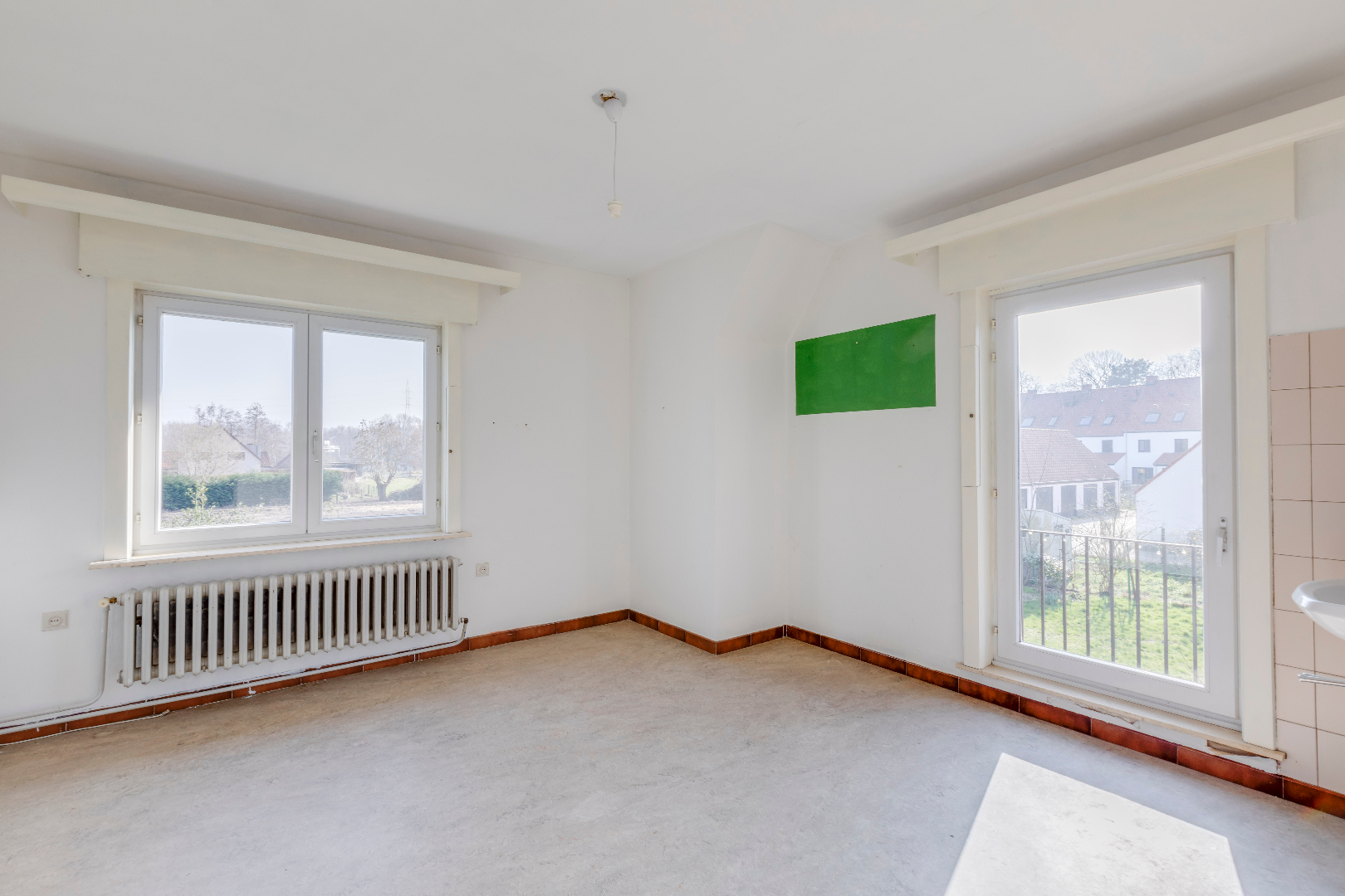 VERKOCHT ! Ruime villa (250m²) op mooi stuk grond (912m²) 