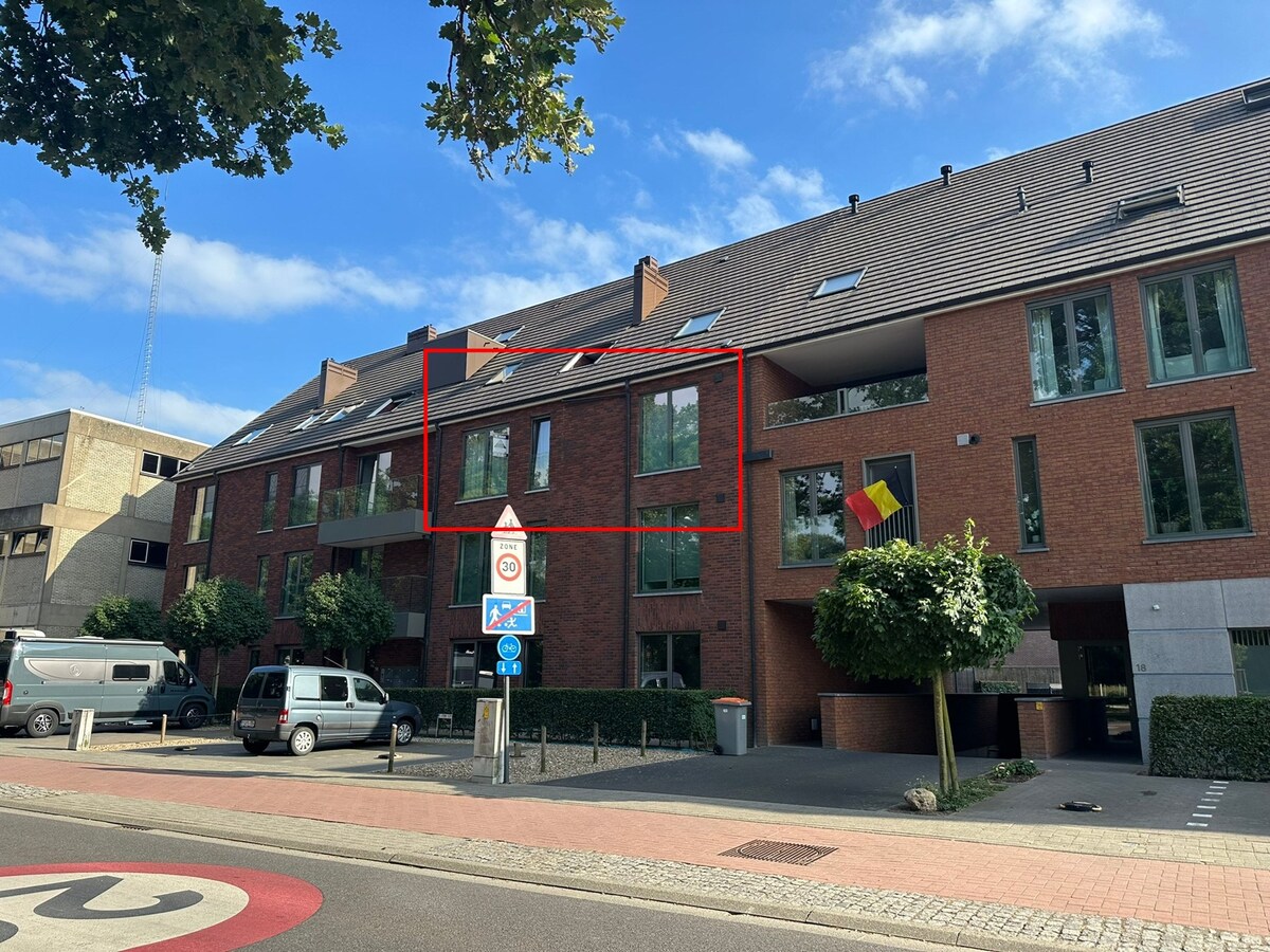Recent appartement met groot zonnig terras 