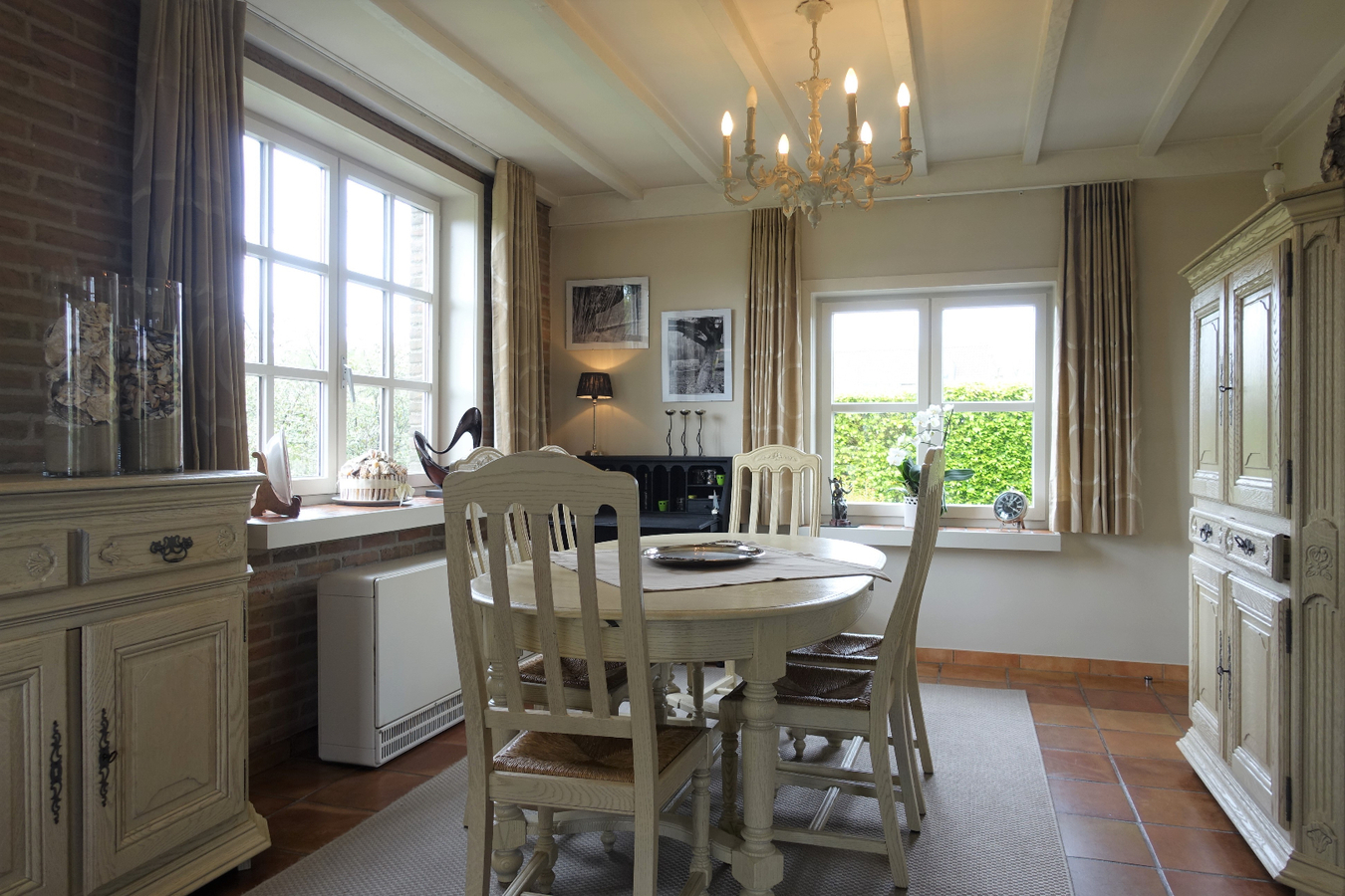 Uiterst rustig gelegen villa met kantoorruimte 