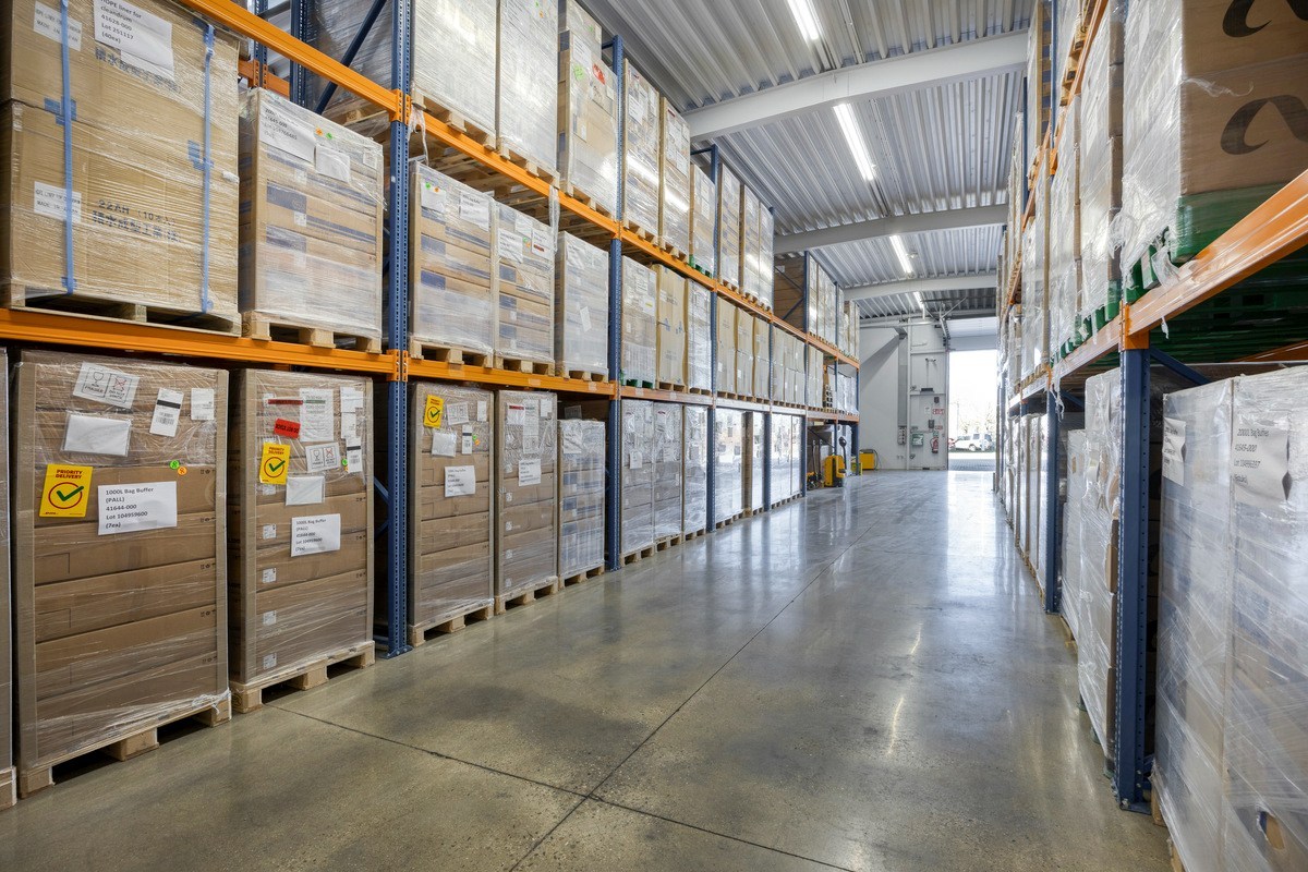 Grondig gerenoveerd KMO gebouw met magazijn en kantoorruimtes in Heverlee op een perceel van 11a19ca! – EPC -22,65 kWh/m² 