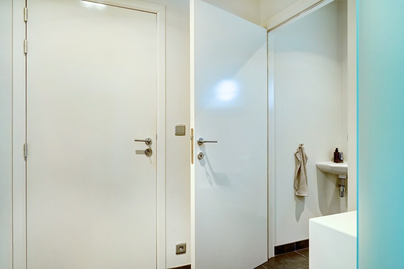 Ruim, centraal gelegen appartement met twee slaapkamers en staanplaats 