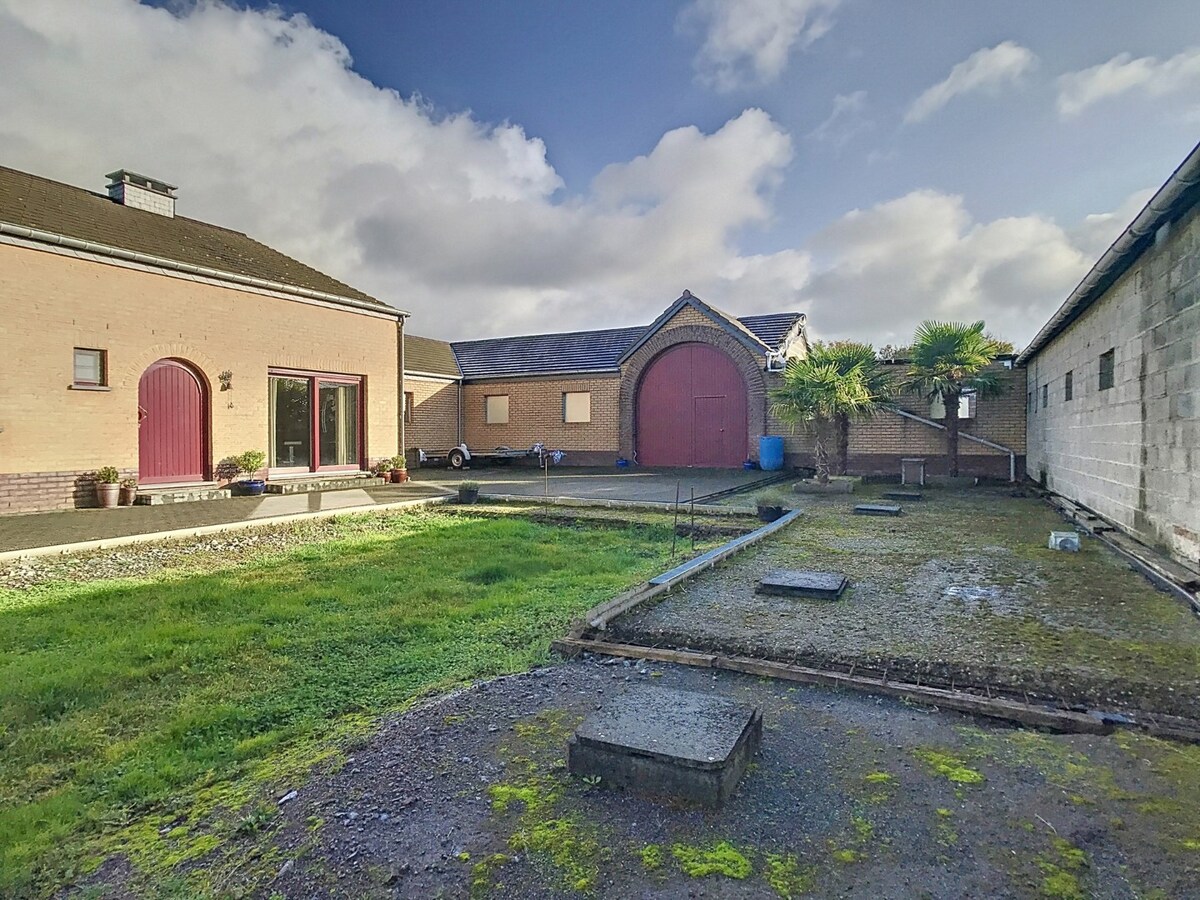 Paardeneigendom met villa, luxe en comfort in Harzé/Aywaille op ca.8,5ha 