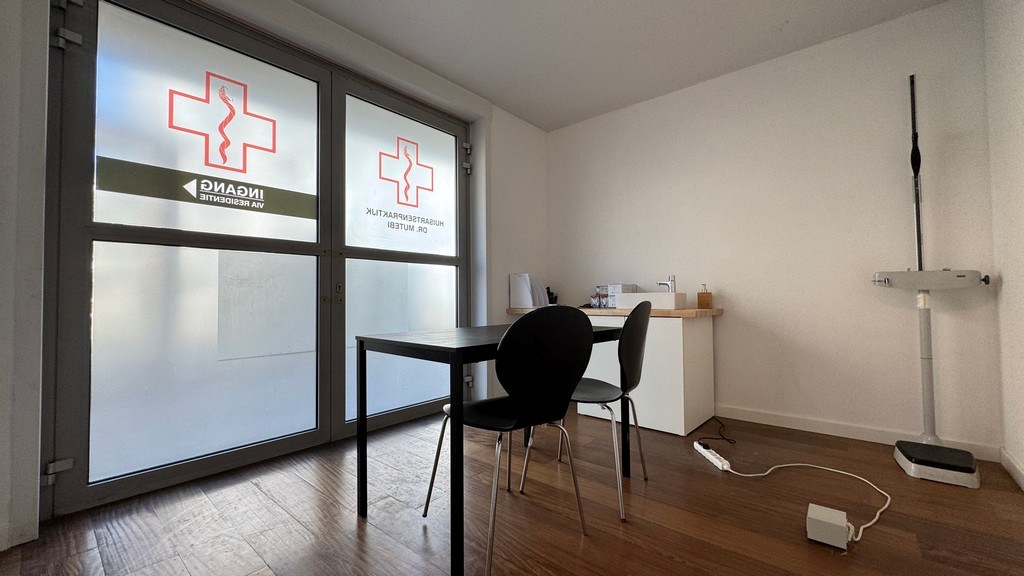 Handelsgelijkvloers te huur vlakbij de Coupure in Gent