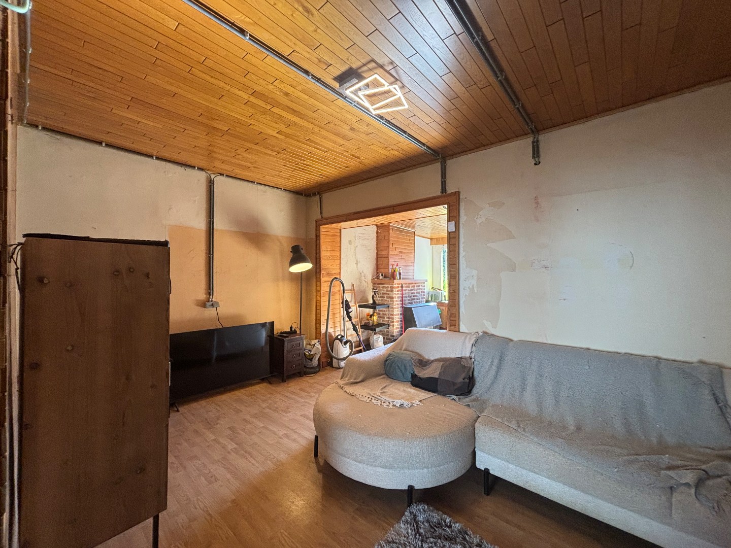 Te renoveren woning met 2 ruime slaapkamers in Mol 