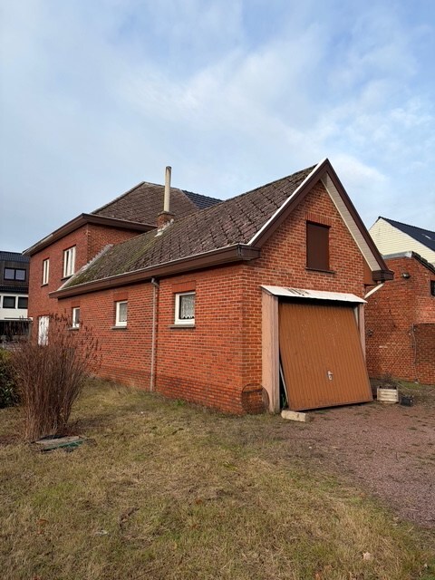 Te renoveren woning op een perceel van 8 are 