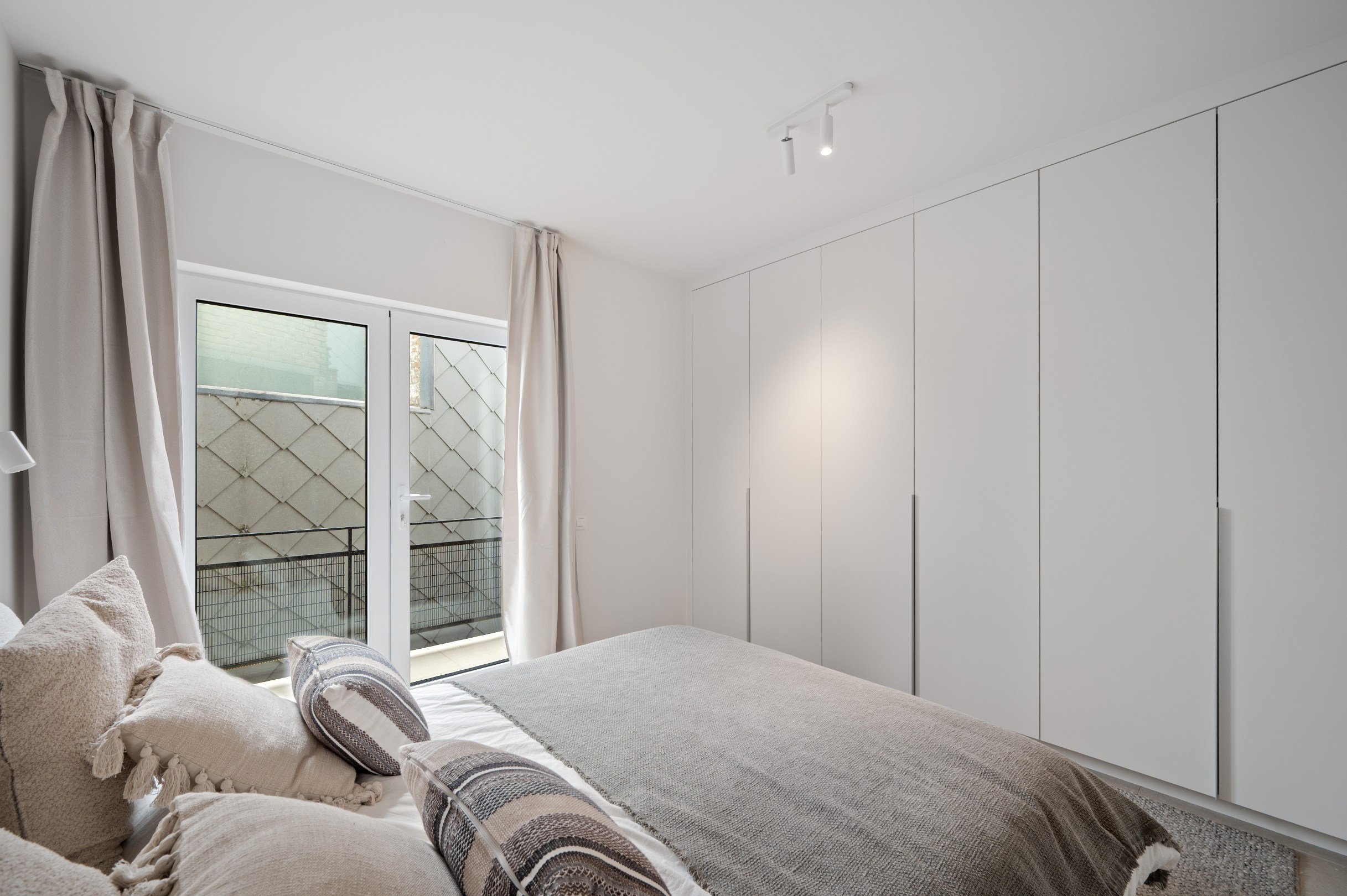 Appartement de vacances confortable et magnifiquement rénové avec vue frontale sur la mer, situé près de la place Rubens. 