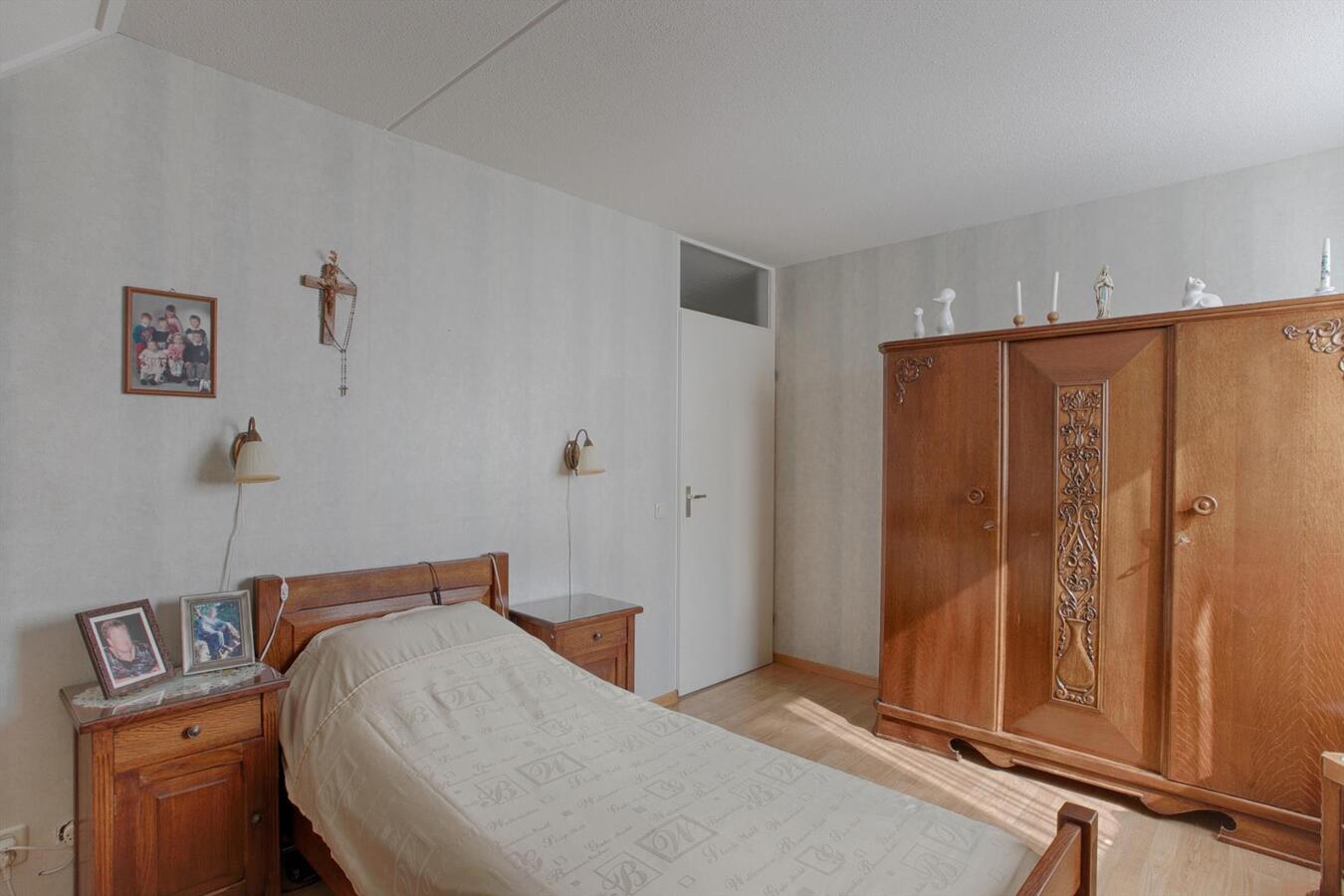 Halfvrijstaande woning met garage/carport gelegen op 275 m2 aan de Prs. Marijkestraat 7 te Bergeijk. 