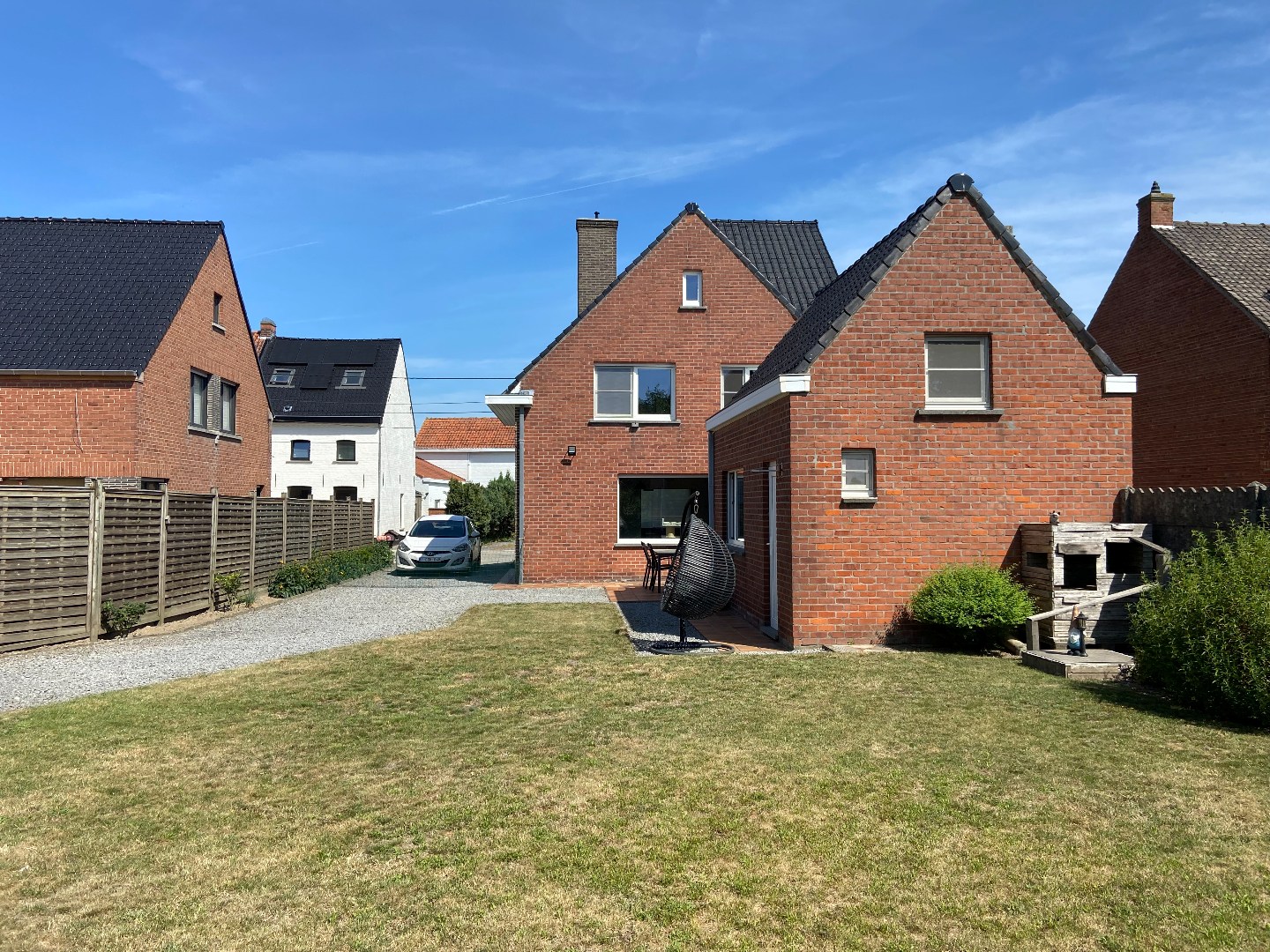 Instapklare gezinswoning met tuin en garage nabij centrum! 