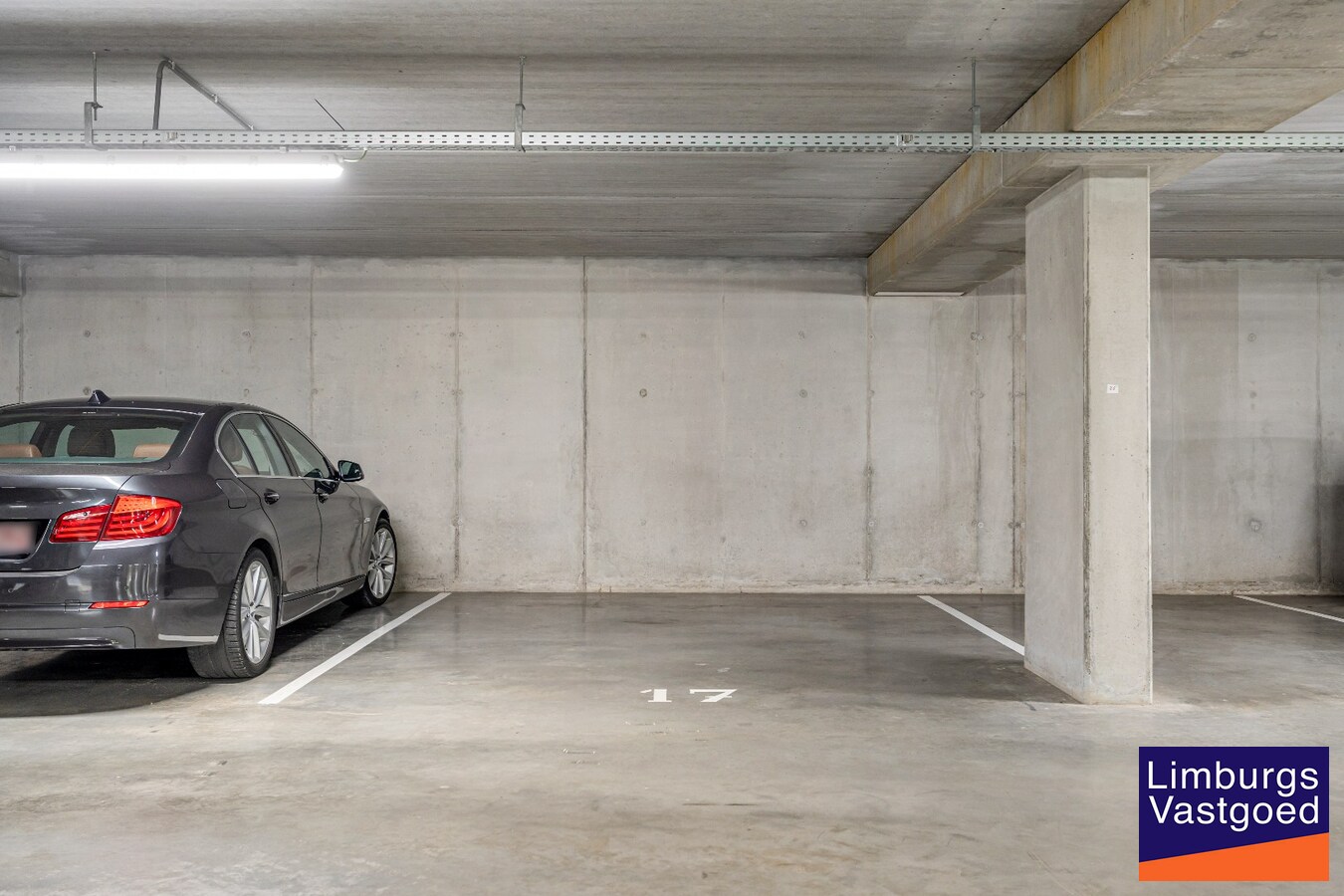 Exclusief gelijkvloers appartement met ruime terrassen, 2 slpk, extra brede autostaanplaats, centrum Genk 