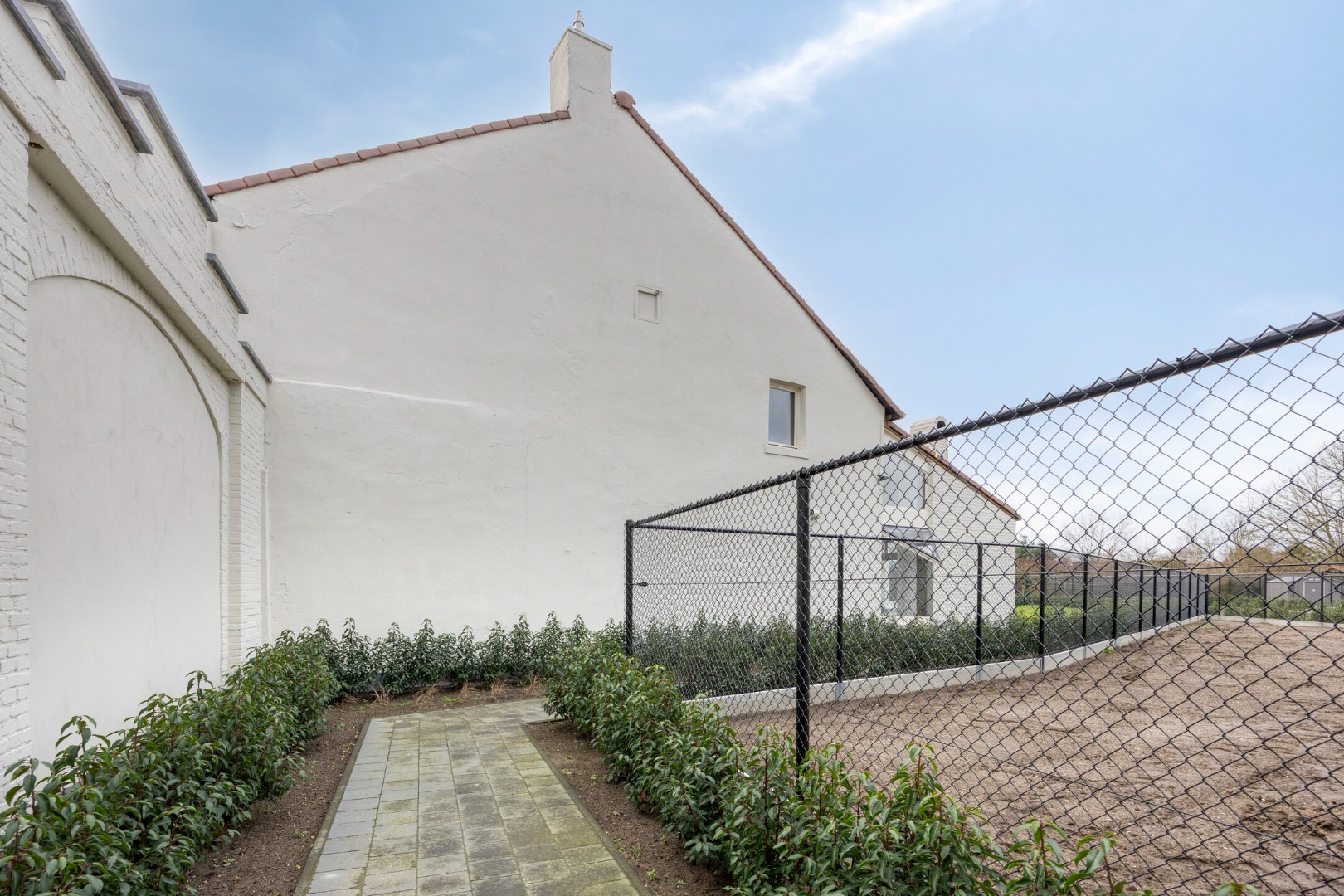 Instapklare gezinswoning met praktijkruimte 