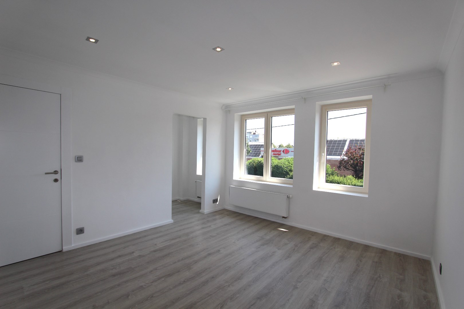 MOOI VERNIEUWDE WONING MET TUIN 