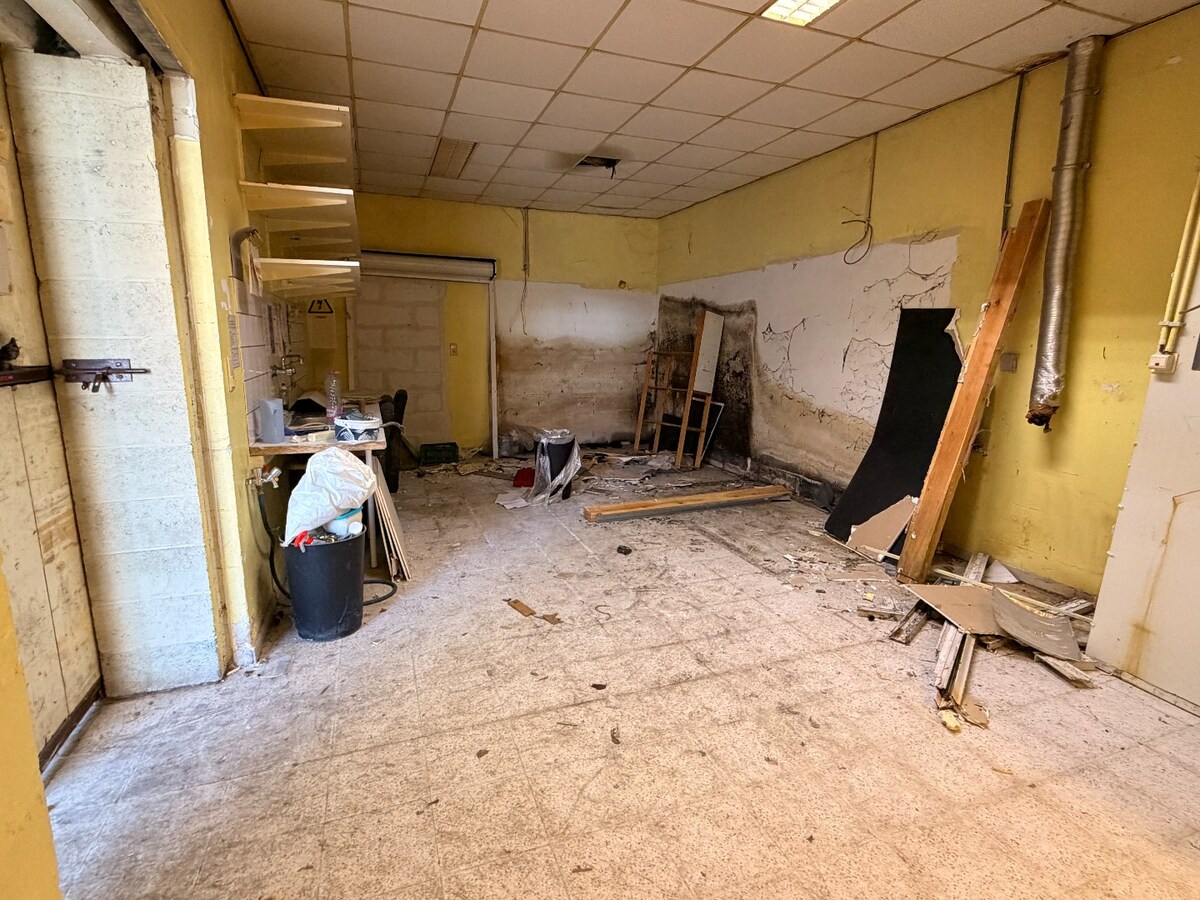 Bâtiment commercial multifonctionnel idéalement situé au centre de Marbais 