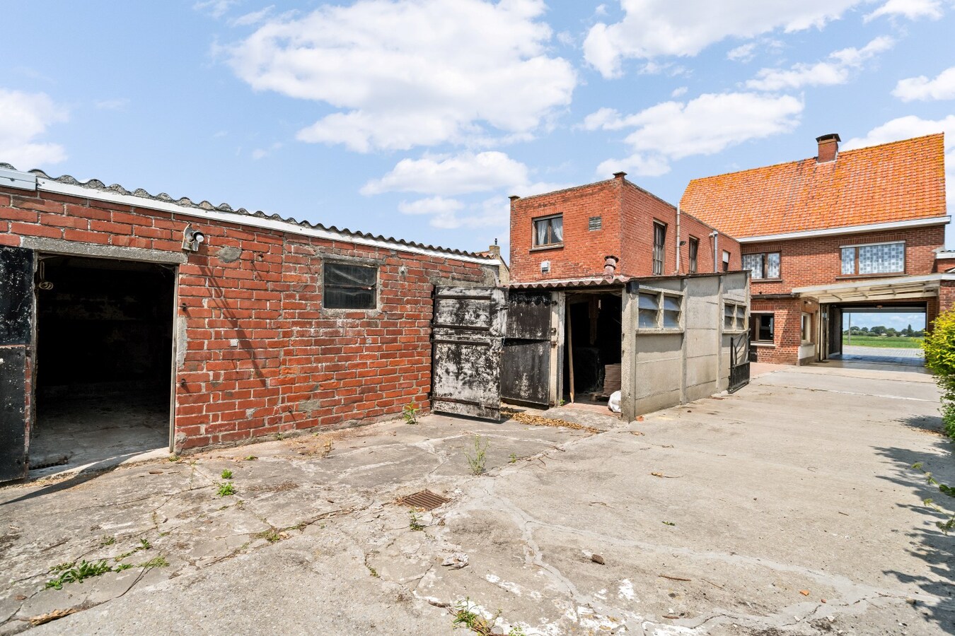 Ruime woning met loods op 882 m² 