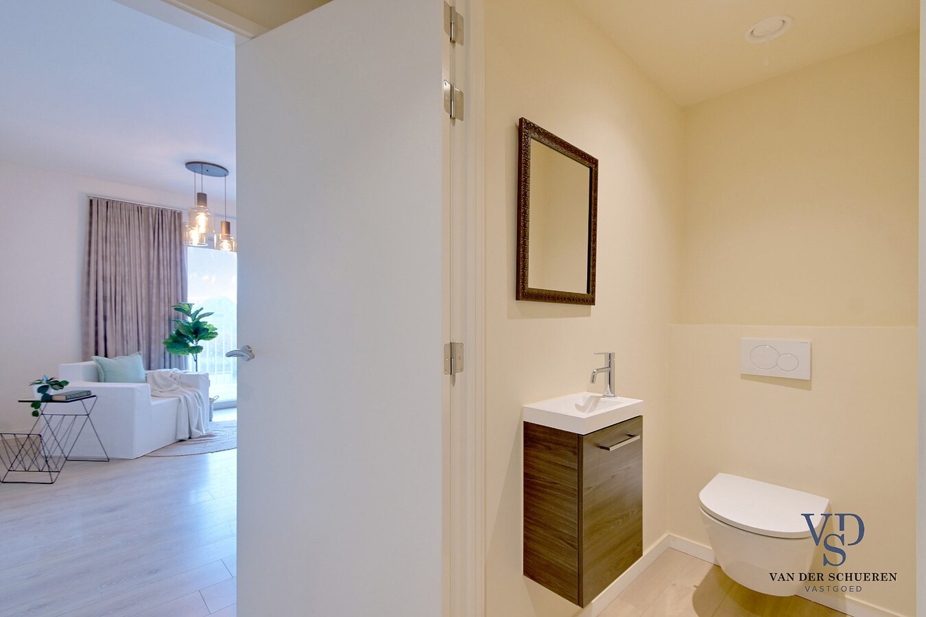 Luxueus 1-slp-appartement met staanplaats (ondergronds). 