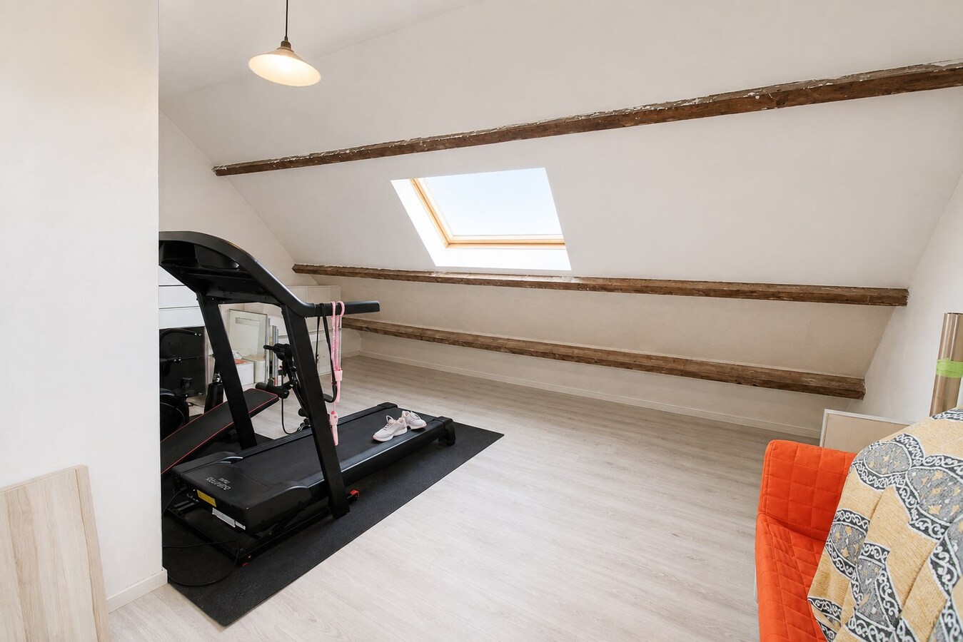 Uitzonderlijk ruime en centraal gelegen stadswoning met EPC-label B, 6 slaapkamers, tuin en terras in Sint-Niklaas! 
