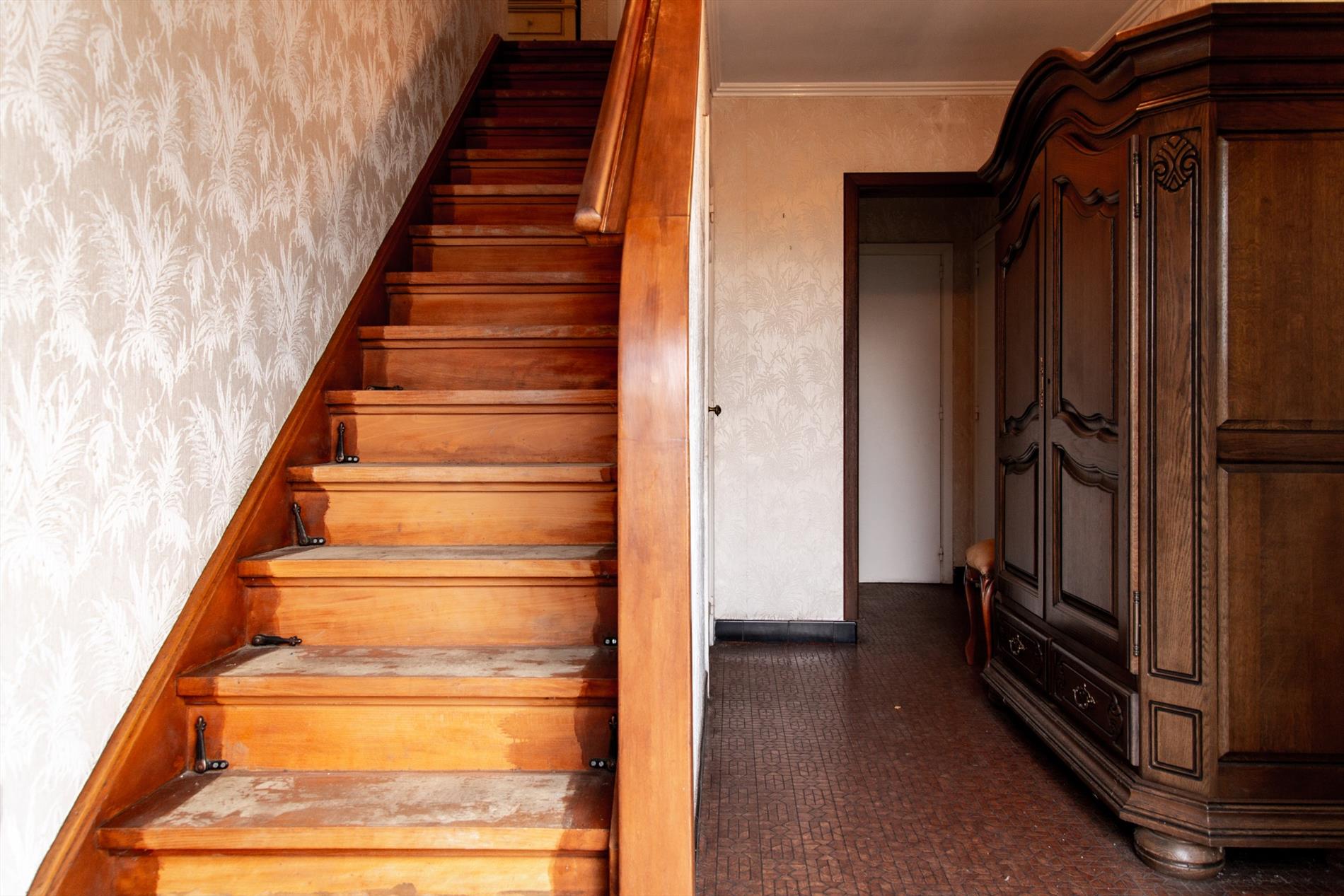 Grondig te renoveren rustig gelegen HOB 4 slpks, garage en tuin te Eeklo 