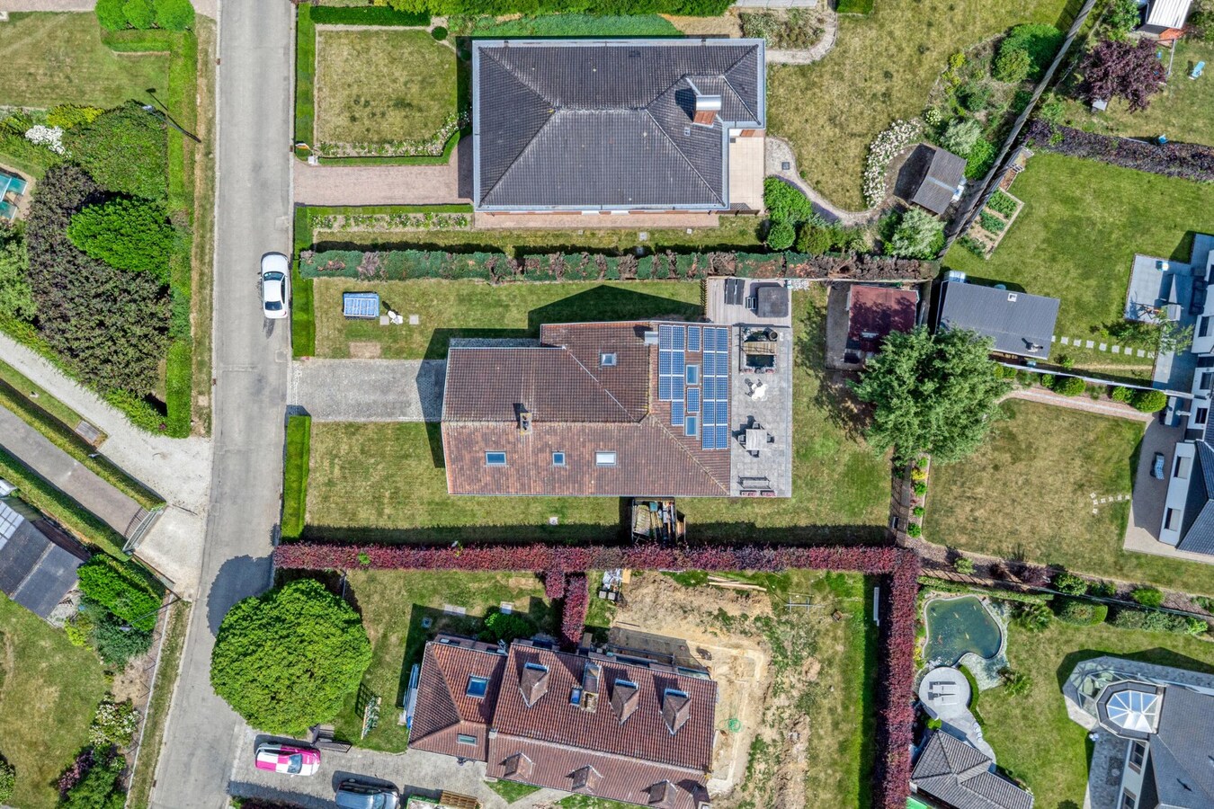 Charmante alleenstaande woning met 5 slaapkamers en ruime tuin (900m2) 
