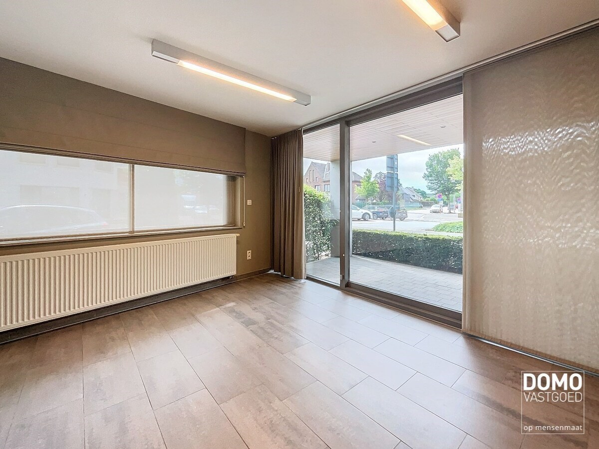 KANTOOR/PRAKTIJKRUIMTE TE HUUR IN CENTRUM KERMT MET ONDERGRONDSE AUTOSTANDPLAATS 