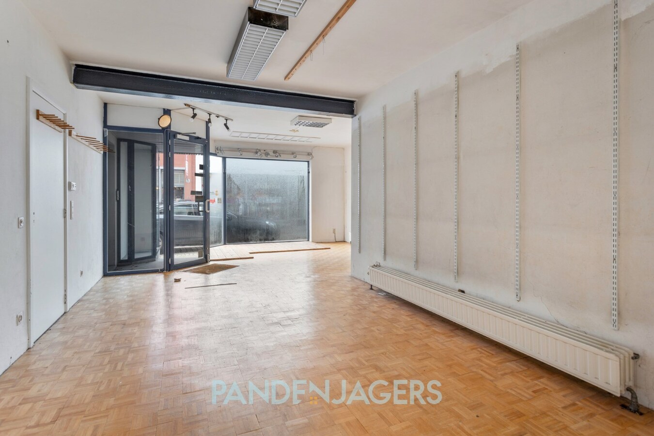 Handelshuis met winkelgedeelte en appartement te Duffel 