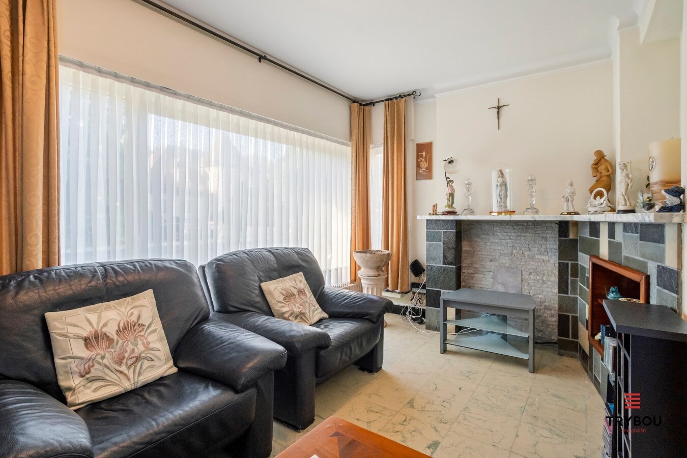 Centraal gelegen, halfopen woning met loods op perceel van 625m² 