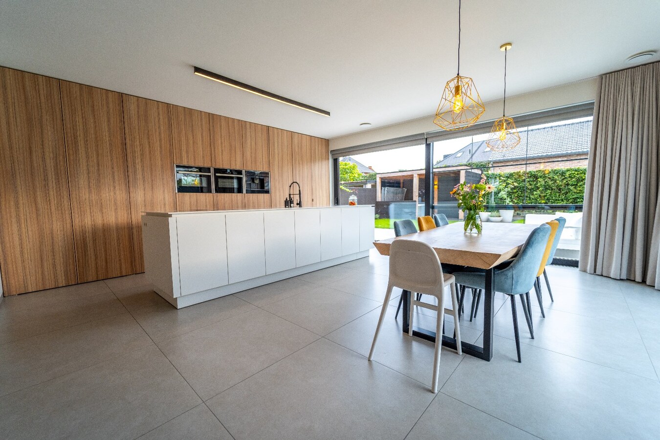 Prachtige villa met tuin, terras &amp; garage in Hasselt - 3 slaapkamers, bouwjaar 2019. 