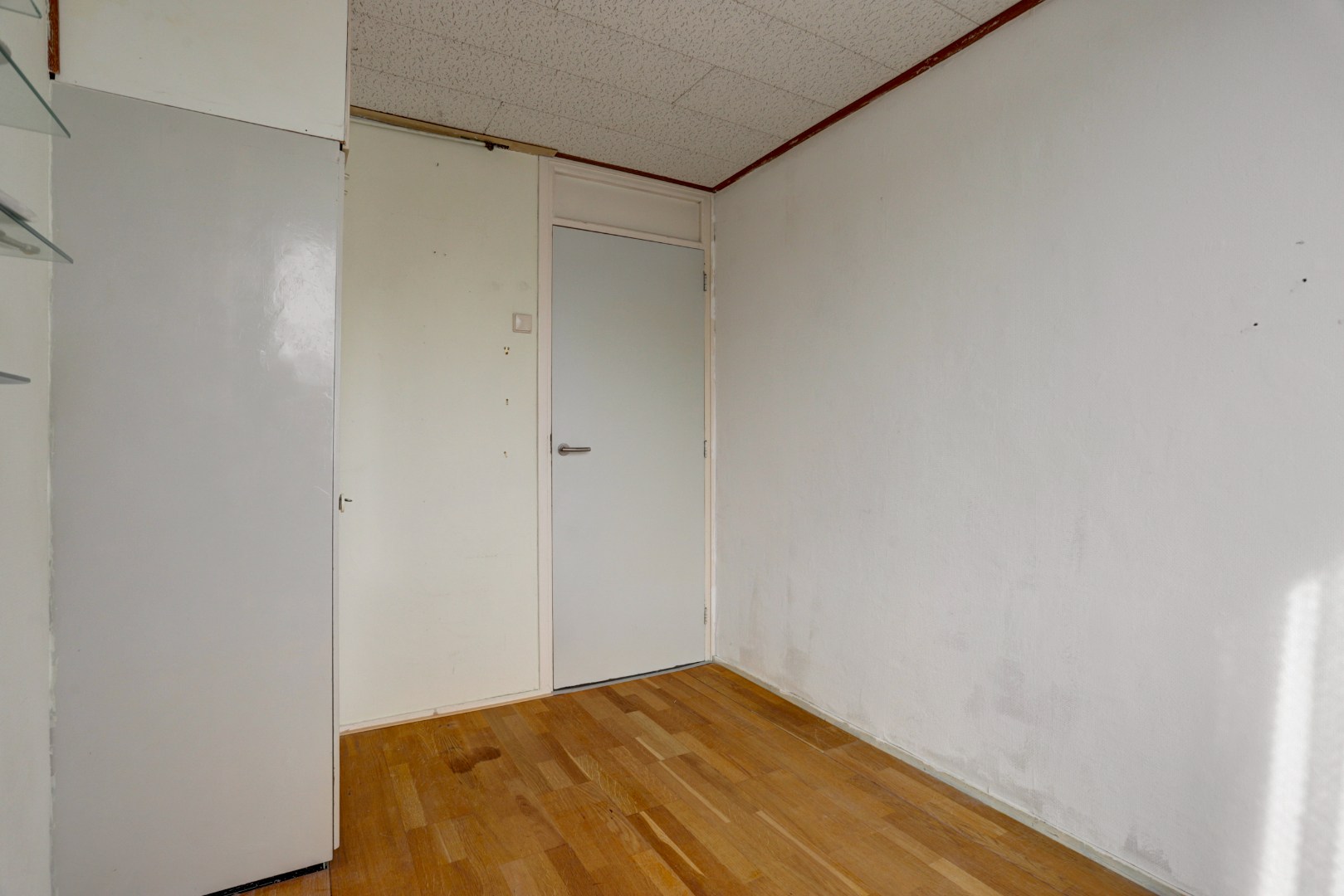 Op zoek naar een ruime 5-kamer woning op eigen grond waar u, uw wensen nog kunt uitvoeren ? 