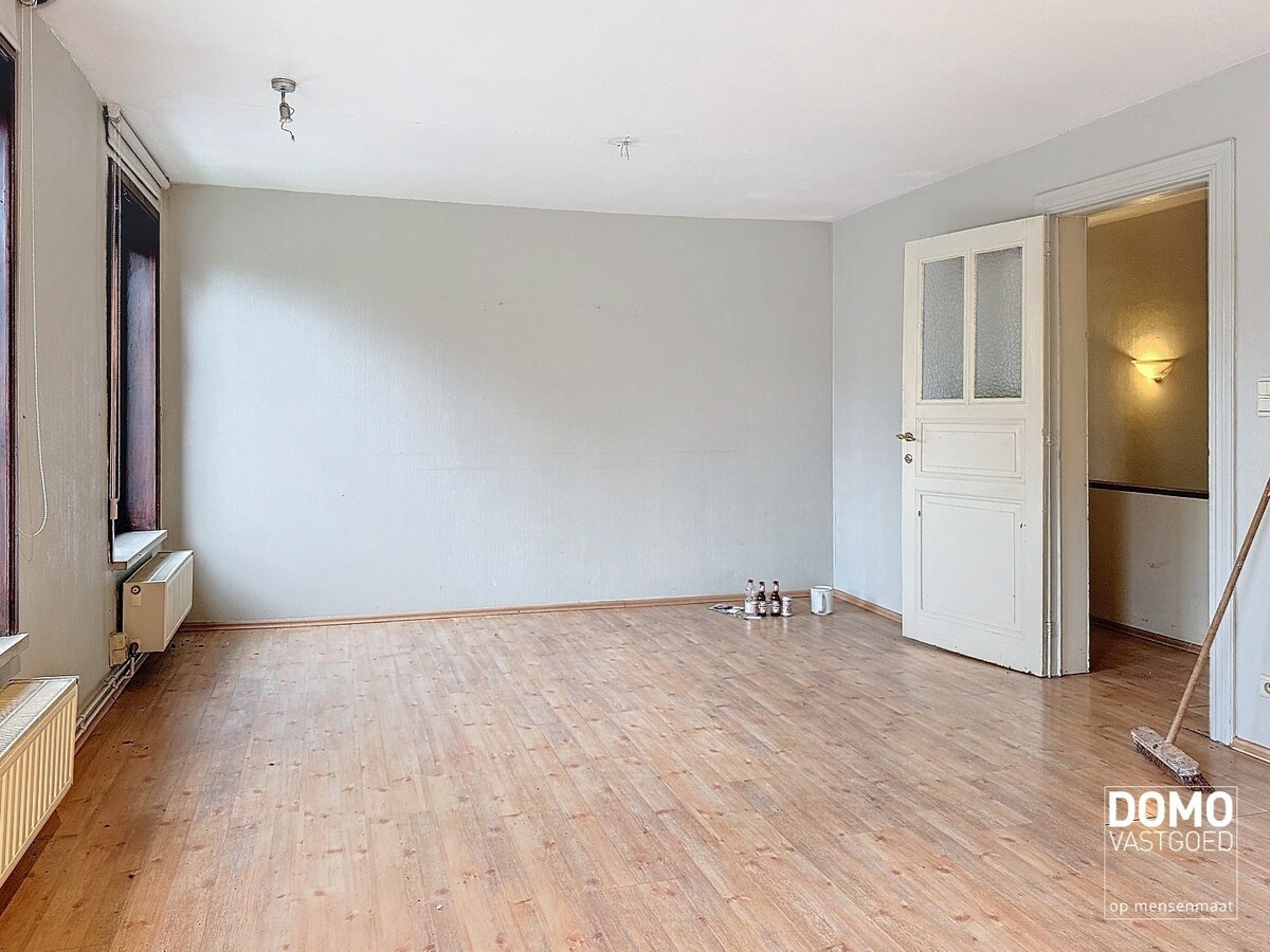 Te renoveren handelshuis gelegen in het centrum van Diepenbeek. 