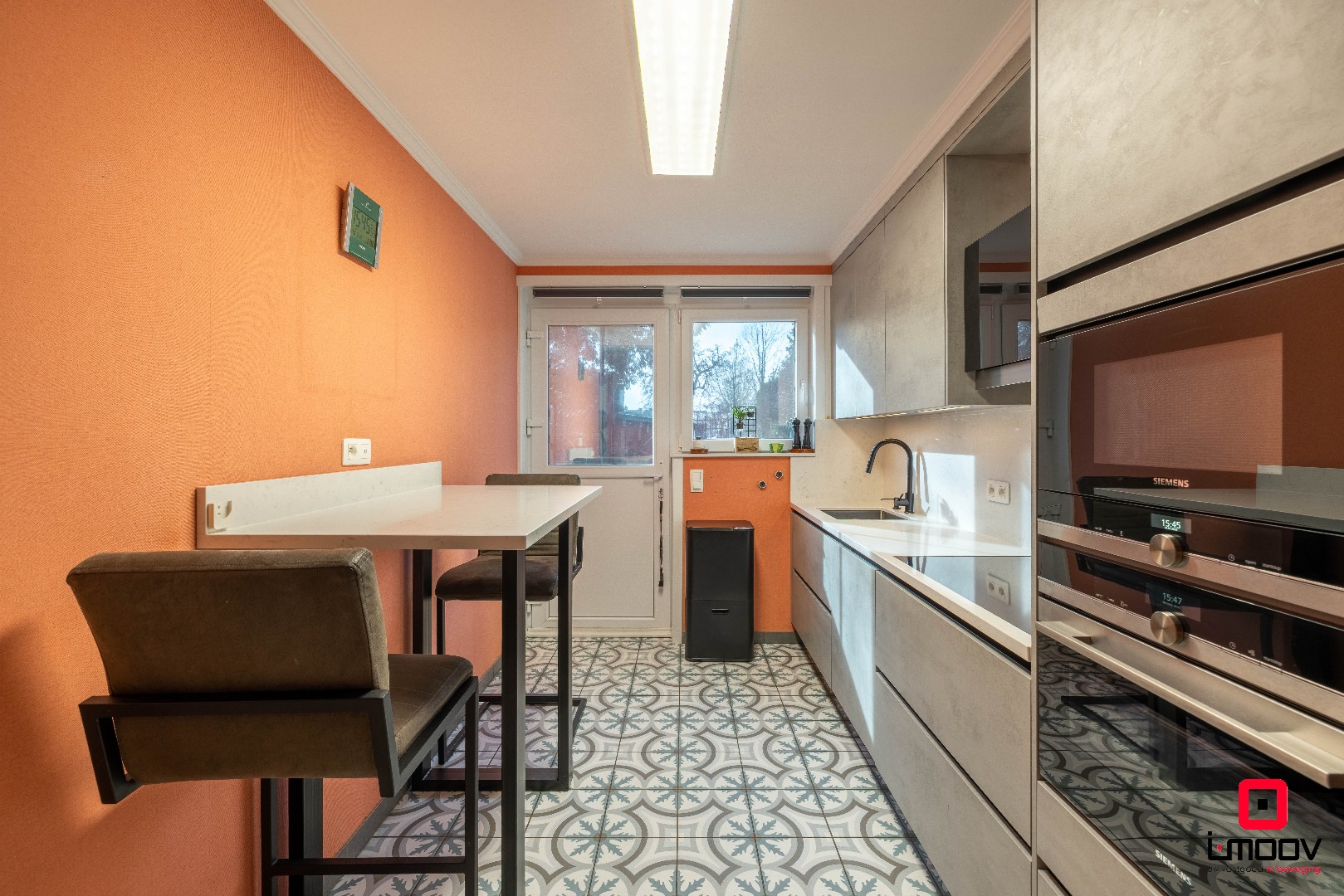 Instapklaar gelijkvloers appartement met tuin en parking in Sint-Amandsberg 