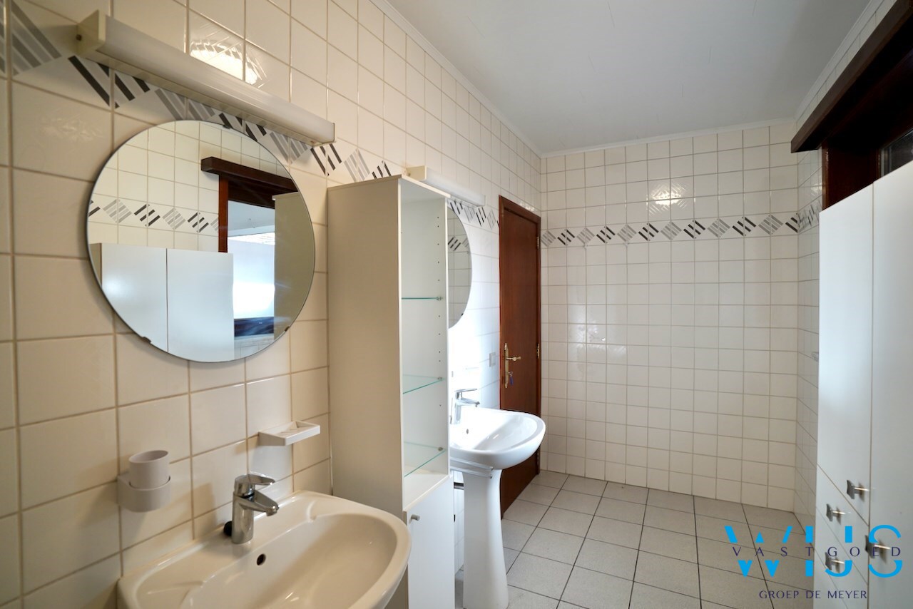 Gelijkvloers appartement met garage te Baarle/Drongen ! 