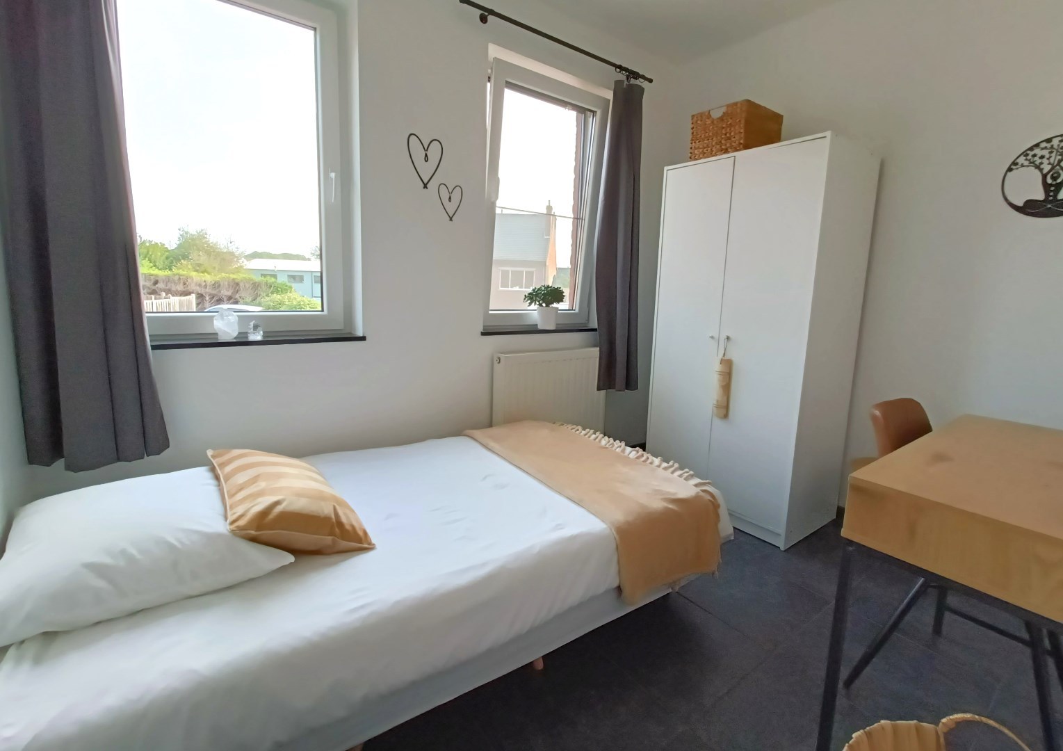 APPARTEMENT MET TERRAS EN AUTOSTAANPLAATS 