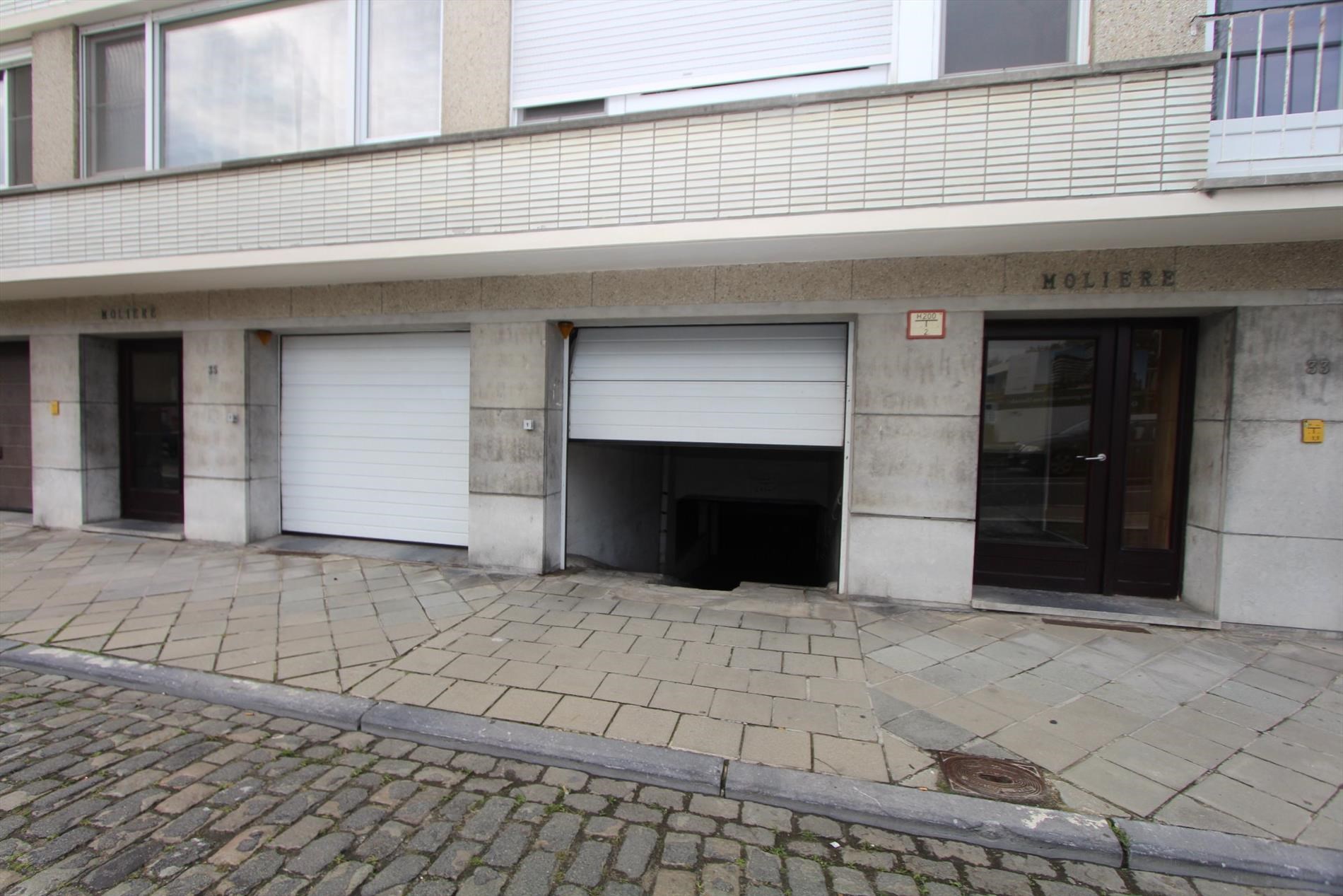 Garage 24 fermé près de la digue 