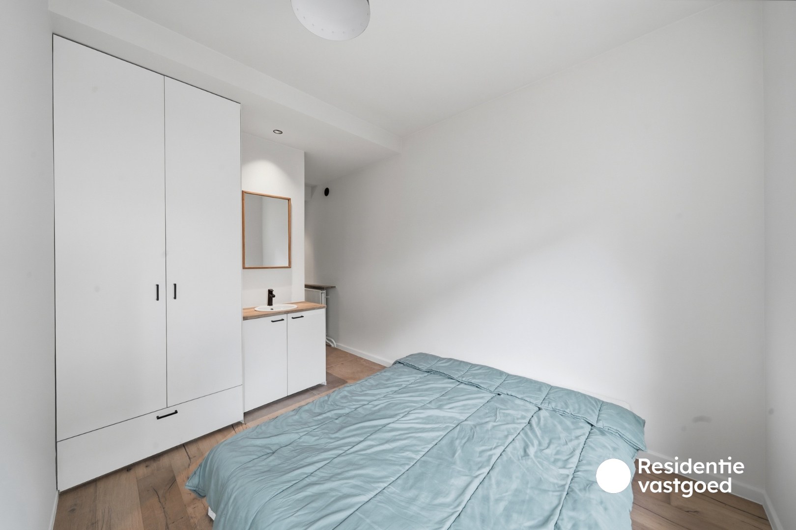 Gelijkvloers en gerenoveerd appartement met garage in Oostende 