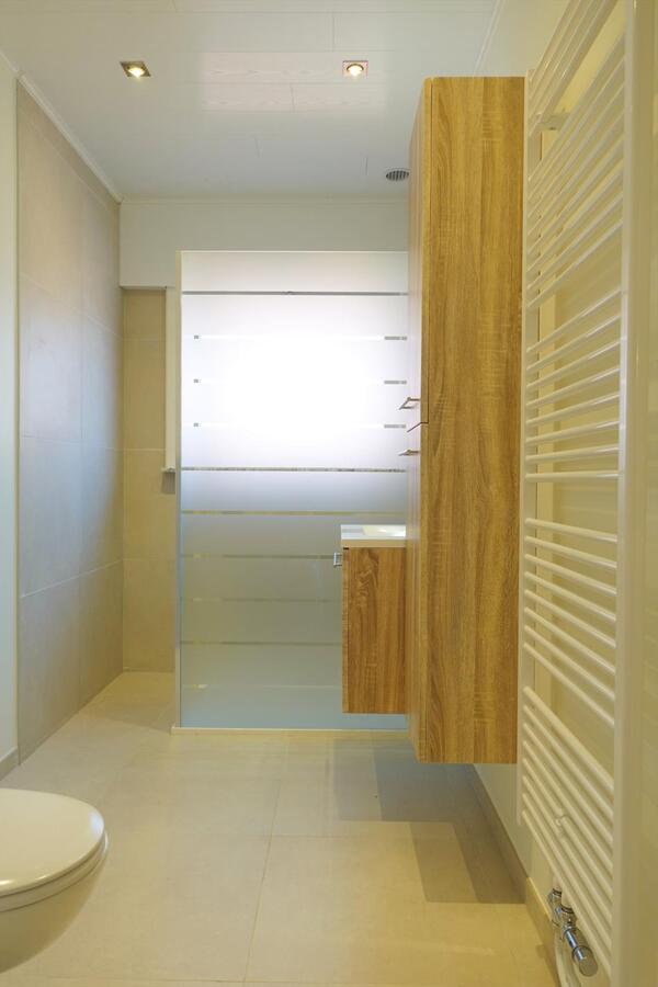 Ruime halfopen bungalow met zongerichte tuin 