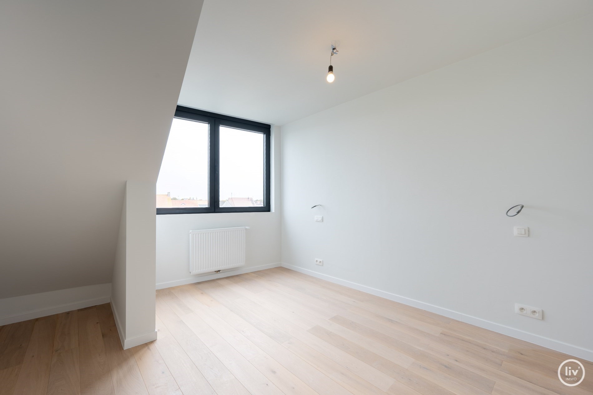 Nieuwbouw duplex in volledig gerenoveerd gebouw van 2021, centraal gelegen nabij Duinenwater, waardoor alle winkels en openbaar vervoer bereikbaar zijn op wandelafstand. 