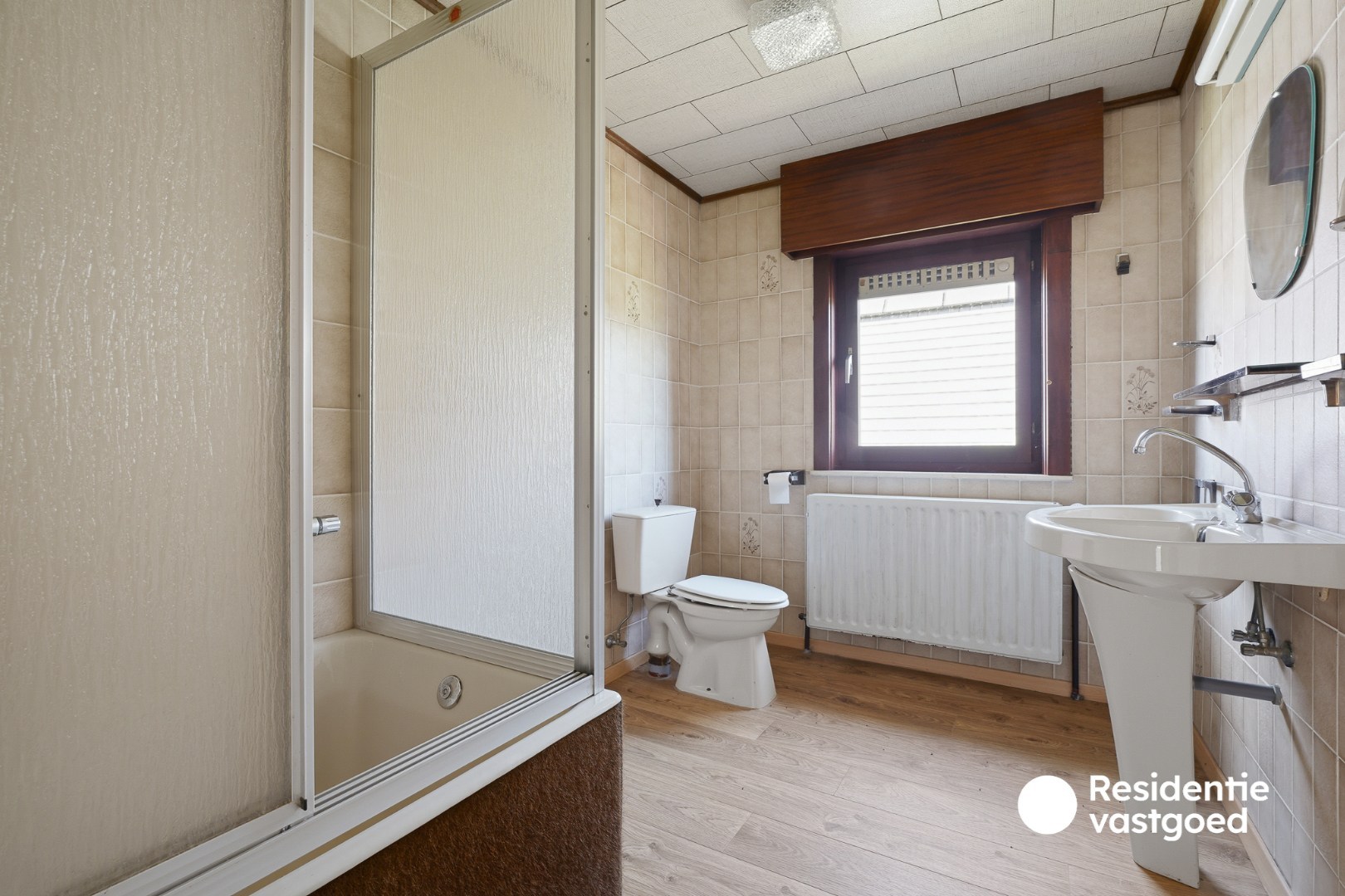 Ruime open bebouwing met vijf slaapkamers en twee badkamers op 623 m² in Centrum Diksmuide! 