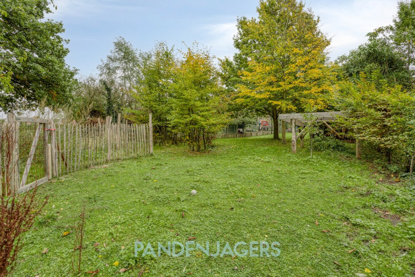 Gerenoveerde woning met uitzonderlijk groot magazijn op unieke locatie te Duffel 