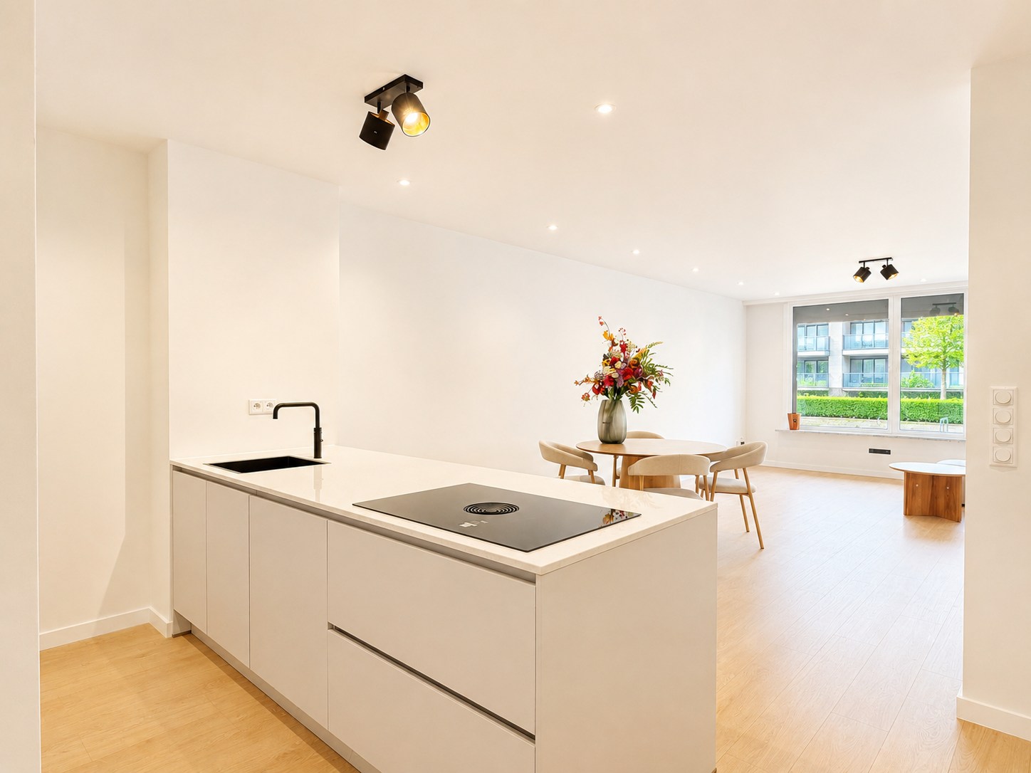 Instapklaar 2-slaapkamerappartement op wandelafstand van zee 
