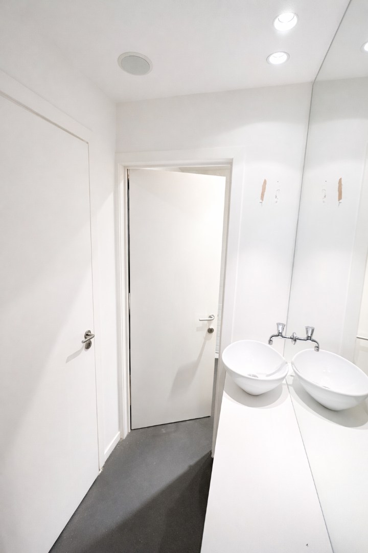 Handelspand: winkel / kantoor, instapklaar, (300 m²), mét parking, Torhout 