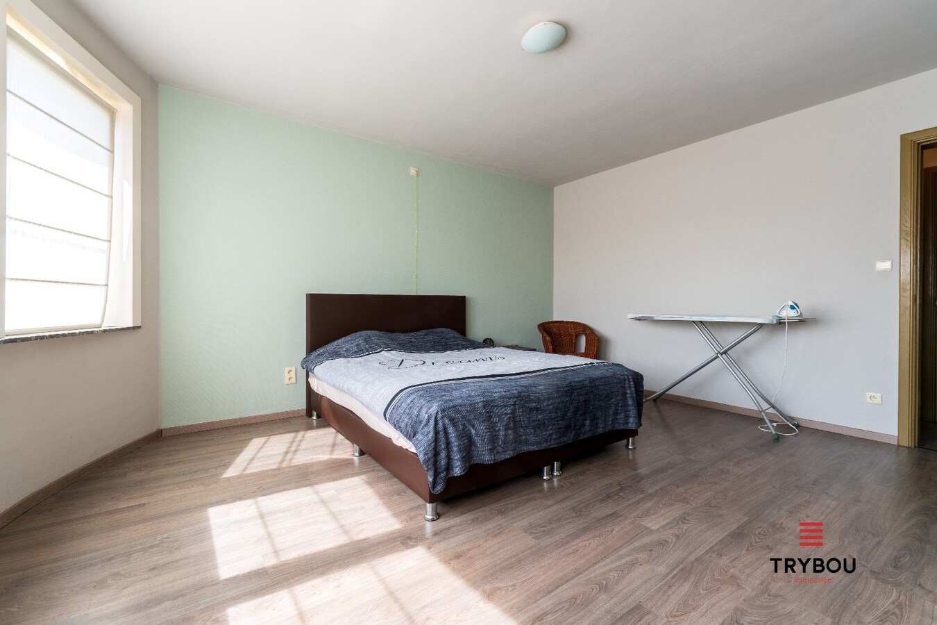 Gezellige en ruime woning met tuin - instapklaar in het hart van Ledegem 