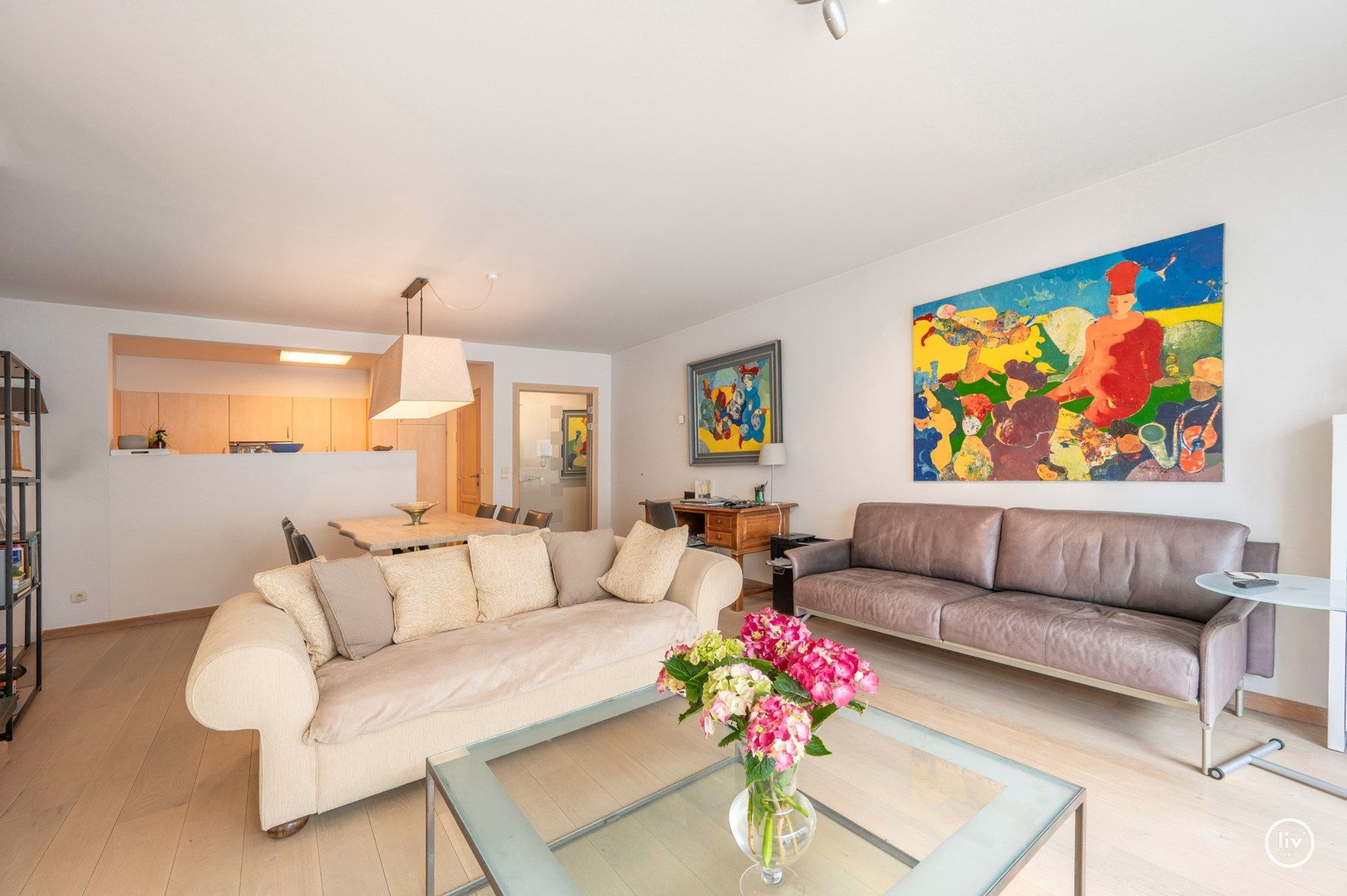 Aangenaam, ruim (101m2) appartement met 2 slaapkamers gelegen in het mussenpad te Knokke. 