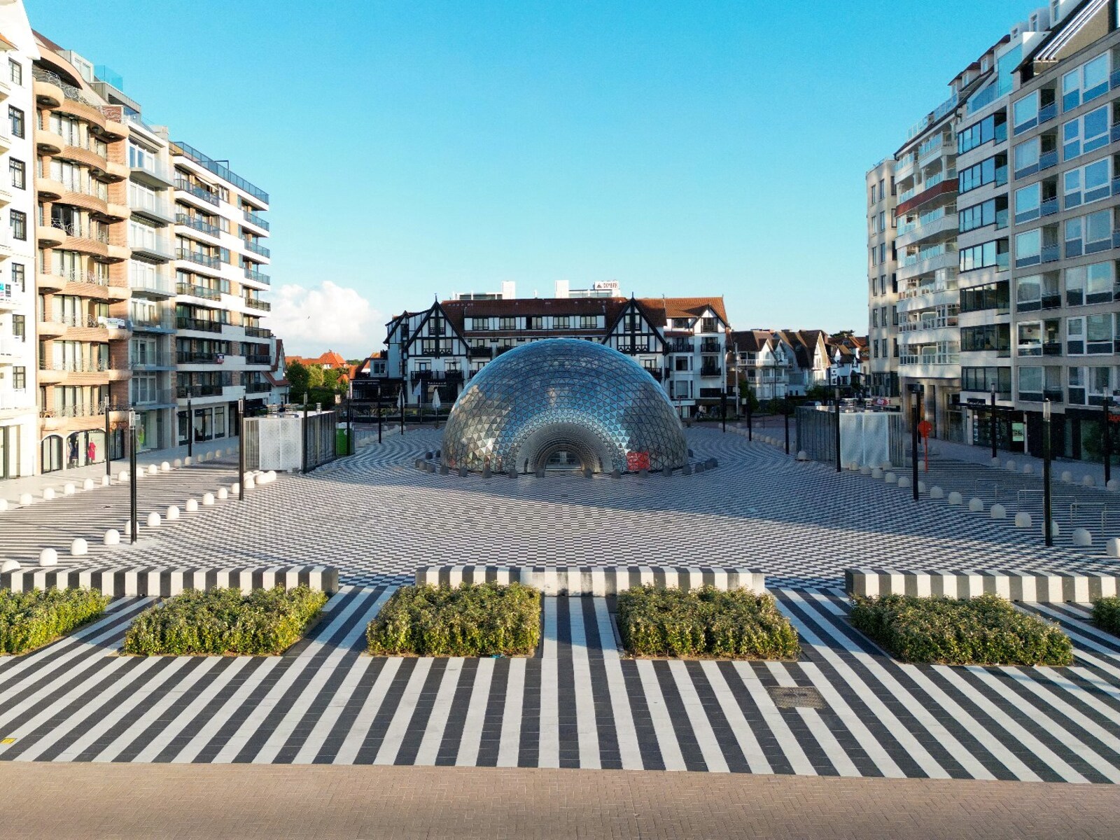 Local commercial exclusif à louer - emplacement de choix sur la Place m’as-tu-vu, à Knokke. POP-UP possible ! 