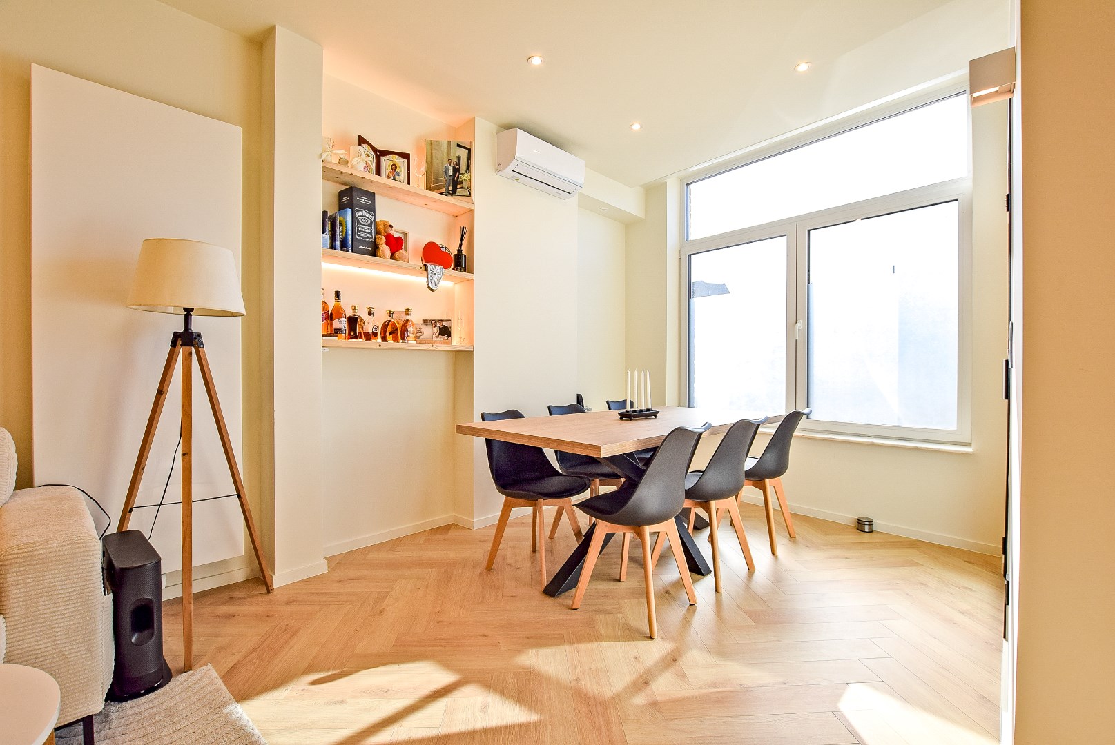 Gerenoveerde energiezuinige woning, gelegen aan de Lo-vaart 