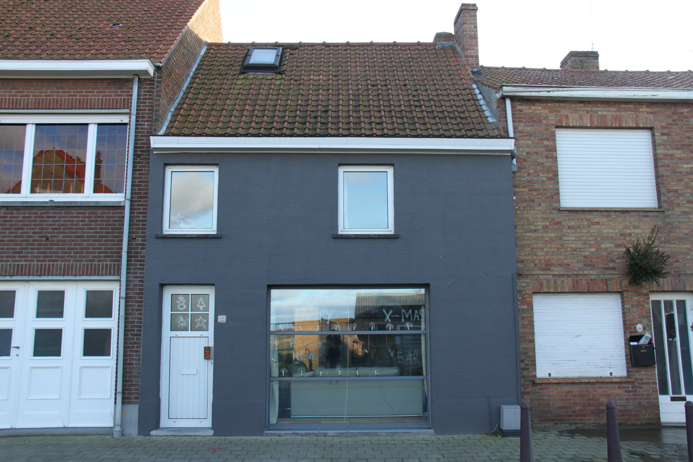 Gezellige instapklare rijwoning met koer 